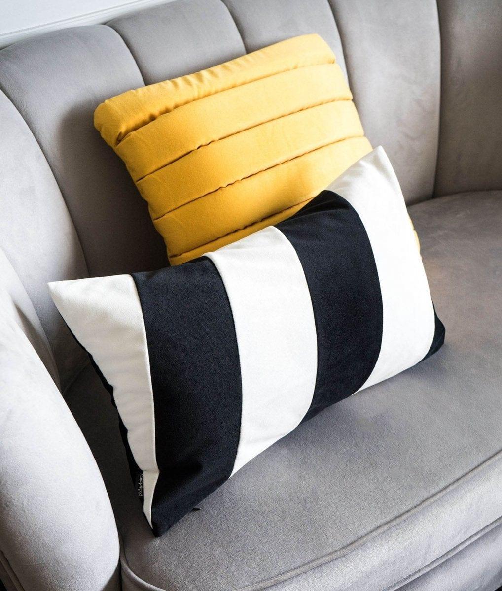 Poduszka dekoracyjna STRIPES czarno-biały Poduszkowcy Eye on Design