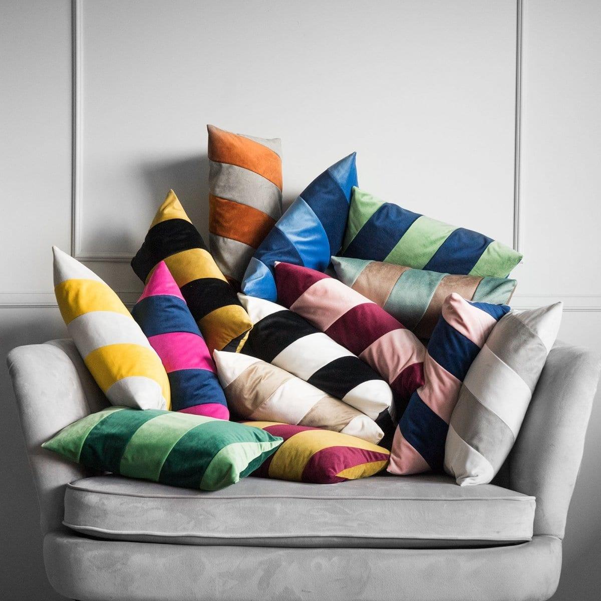 Poduszka dekoracyjna STRIPES czarno-biały Poduszkowcy Eye on Design