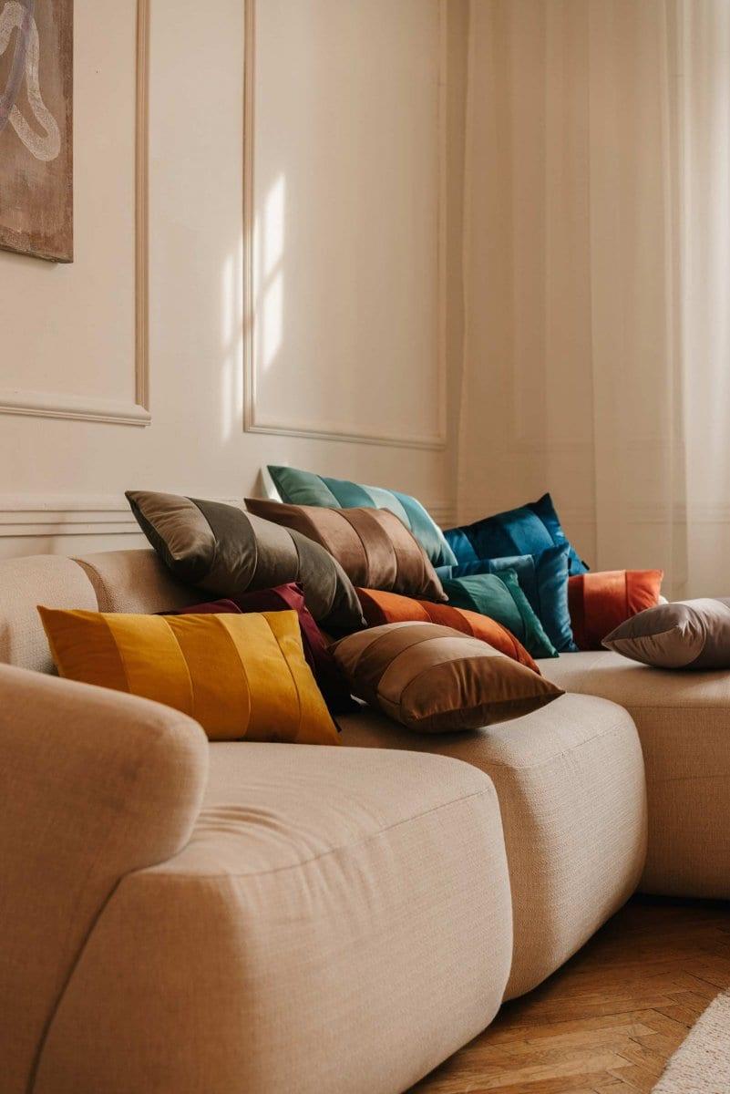 Poduszka dekoracyjna STRIPES ZERO WASTE złoty Poduszkowcy Eye on Design