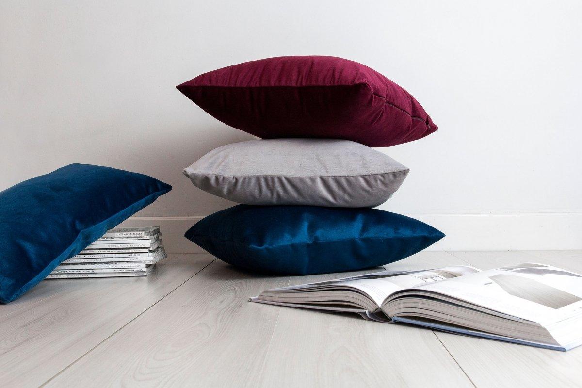 Poduszka dekoracyjna VELVET bordowy Poduszkowcy Eye on Design
