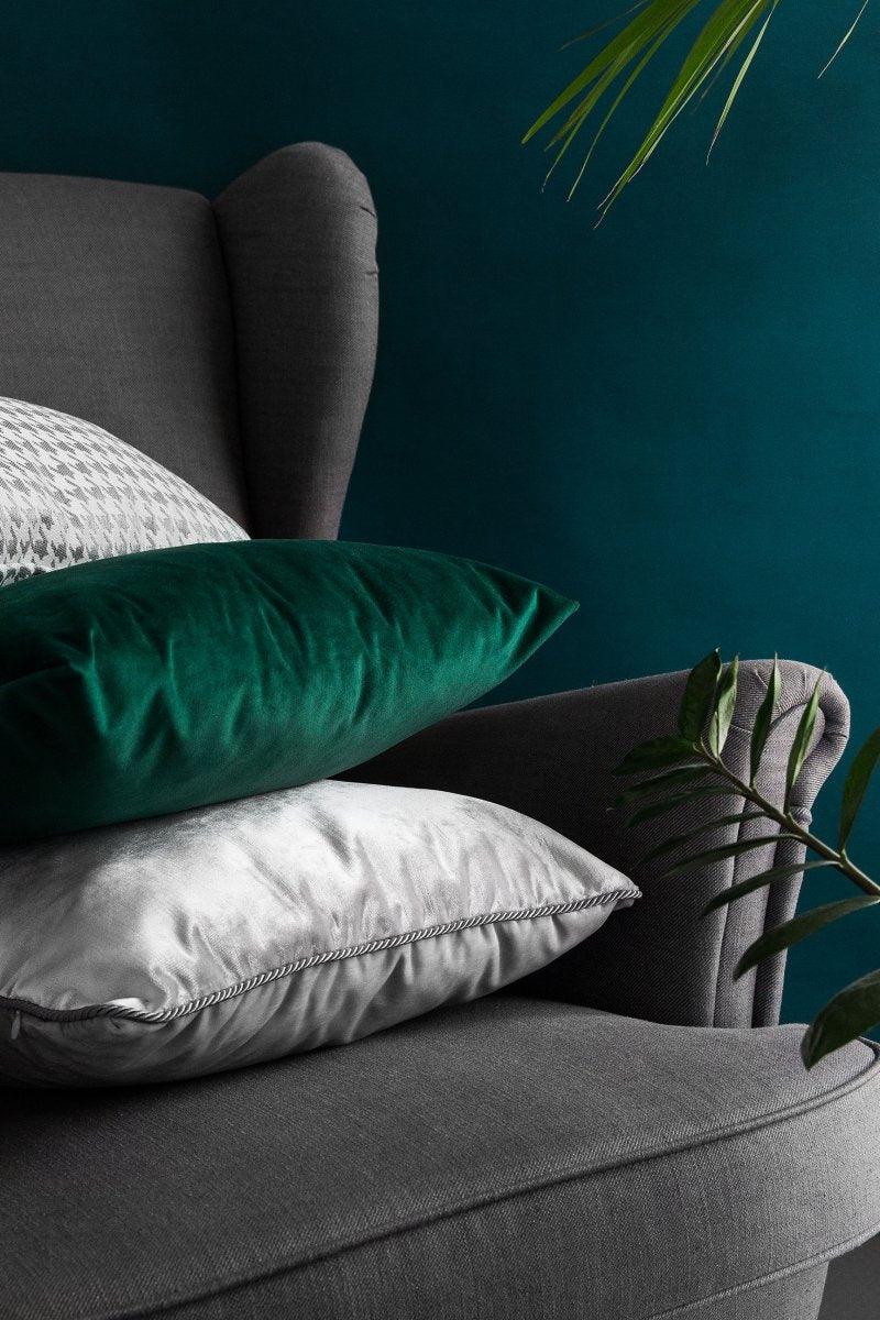 Poduszka dekoracyjna VELVET ciemnozielony Poduszkowcy Eye on Design