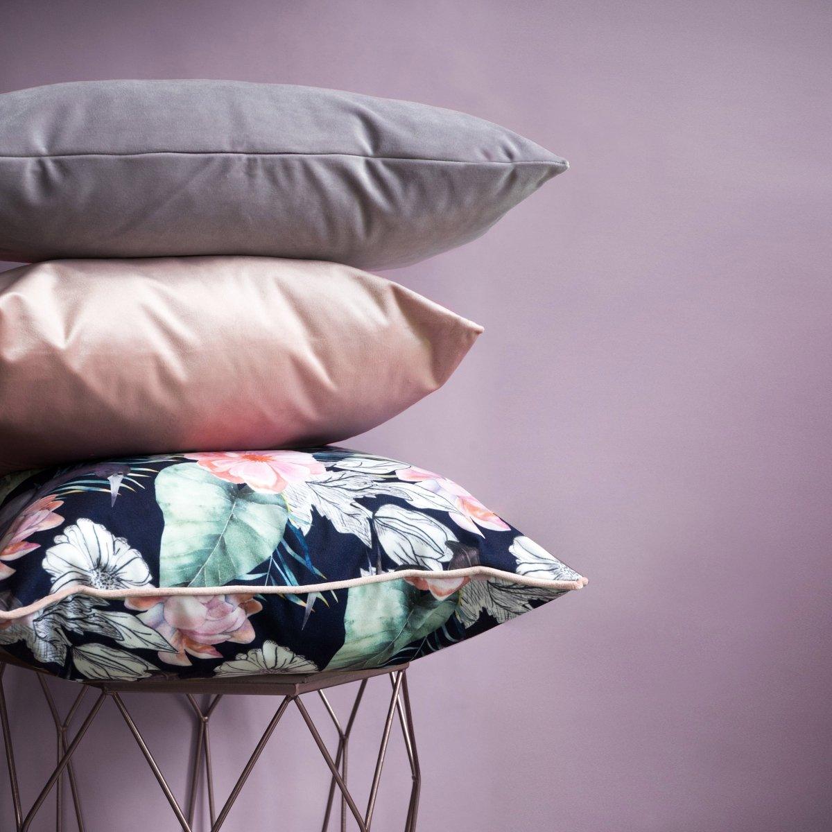 Poduszka dekoracyjna VELVET jasnofioletowy Poduszkowcy Eye on Design