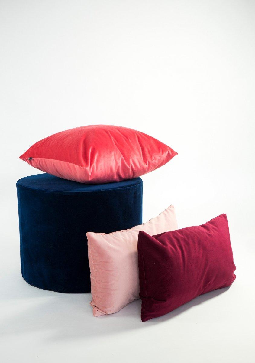 Poduszka dekoracyjna VELVET koralowy Poduszkowcy Eye on Design