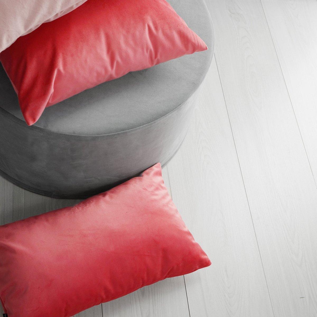 Poduszka dekoracyjna VELVET koralowy Poduszkowcy Eye on Design