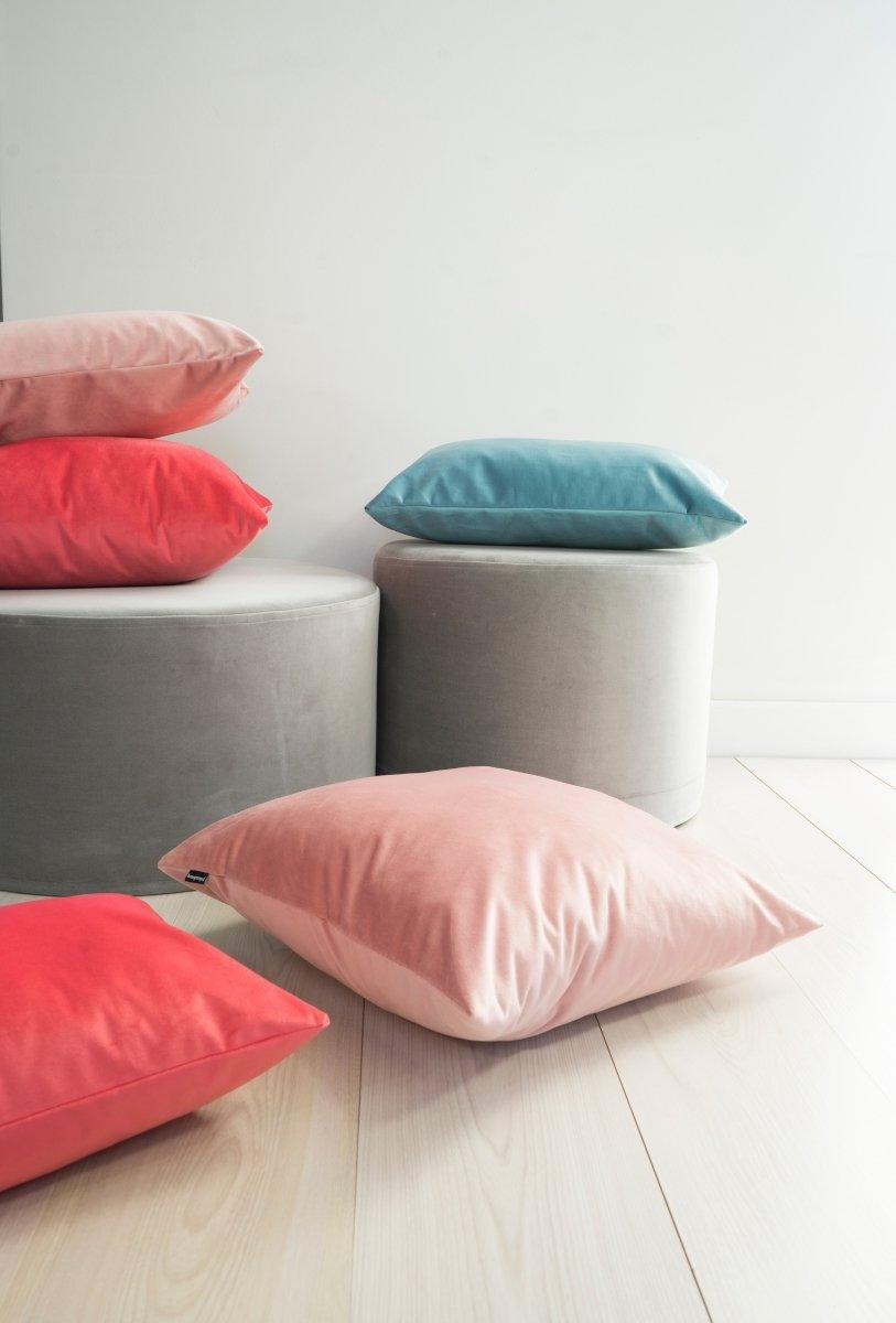 Poduszka dekoracyjna VELVET koralowy Poduszkowcy Eye on Design