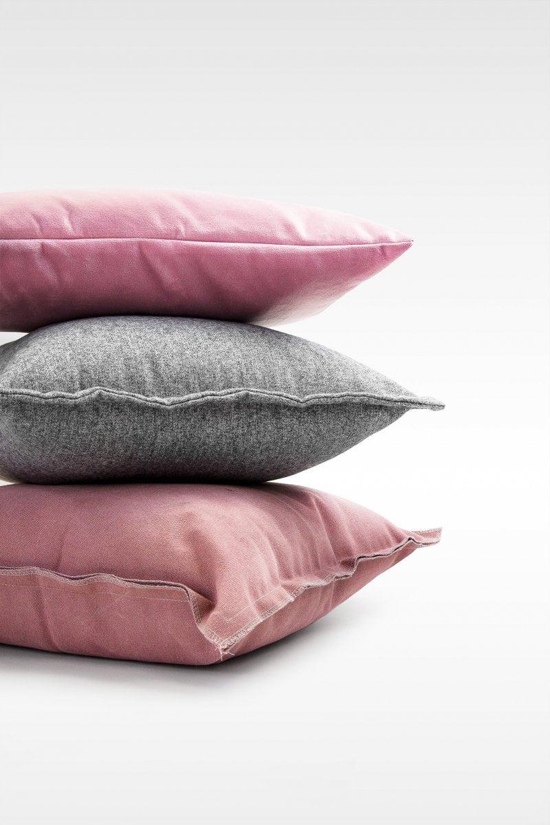 Poduszka dekoracyjna VELVET różowy Poduszkowcy Eye on Design