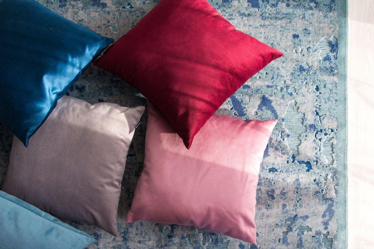 Poduszka dekoracyjna VELVET różowy Poduszkowcy Eye on Design