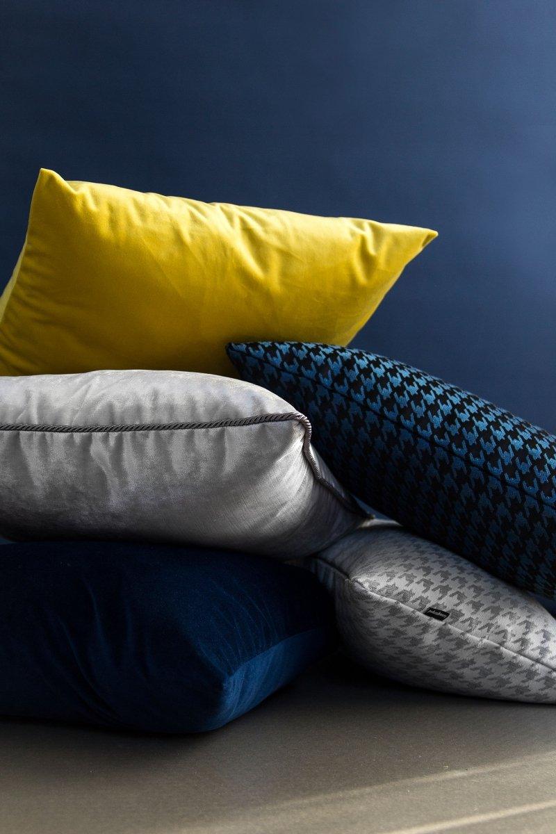 Poduszka dekoracyjna VELVET żółty Poduszkowcy Eye on Design