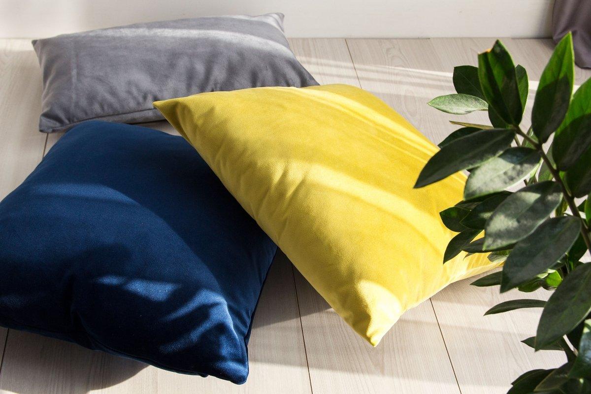 Poduszka dekoracyjna VELVET żółty Poduszkowcy Eye on Design
