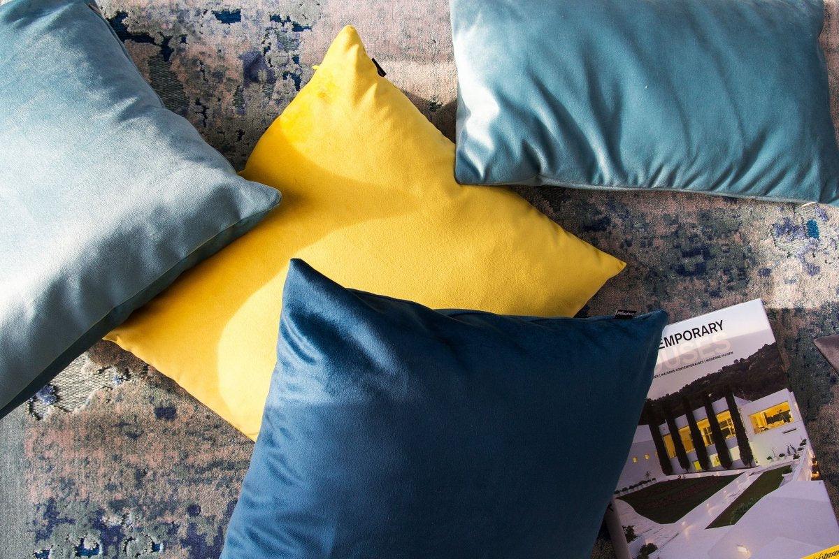 Poduszka dekoracyjna VELVET żółty Poduszkowcy Eye on Design
