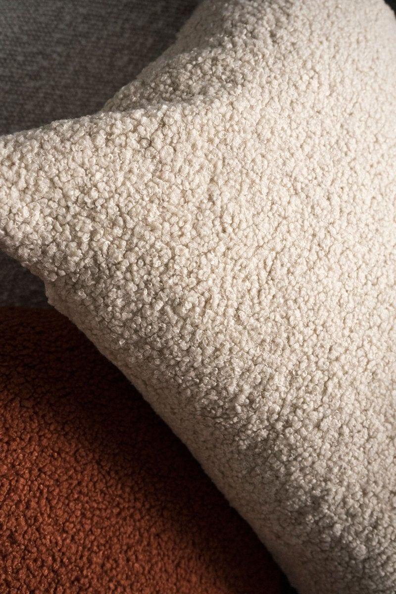 Poduszka w tkaninie boucle COZY beżowy Poduszkowcy Eye on Design