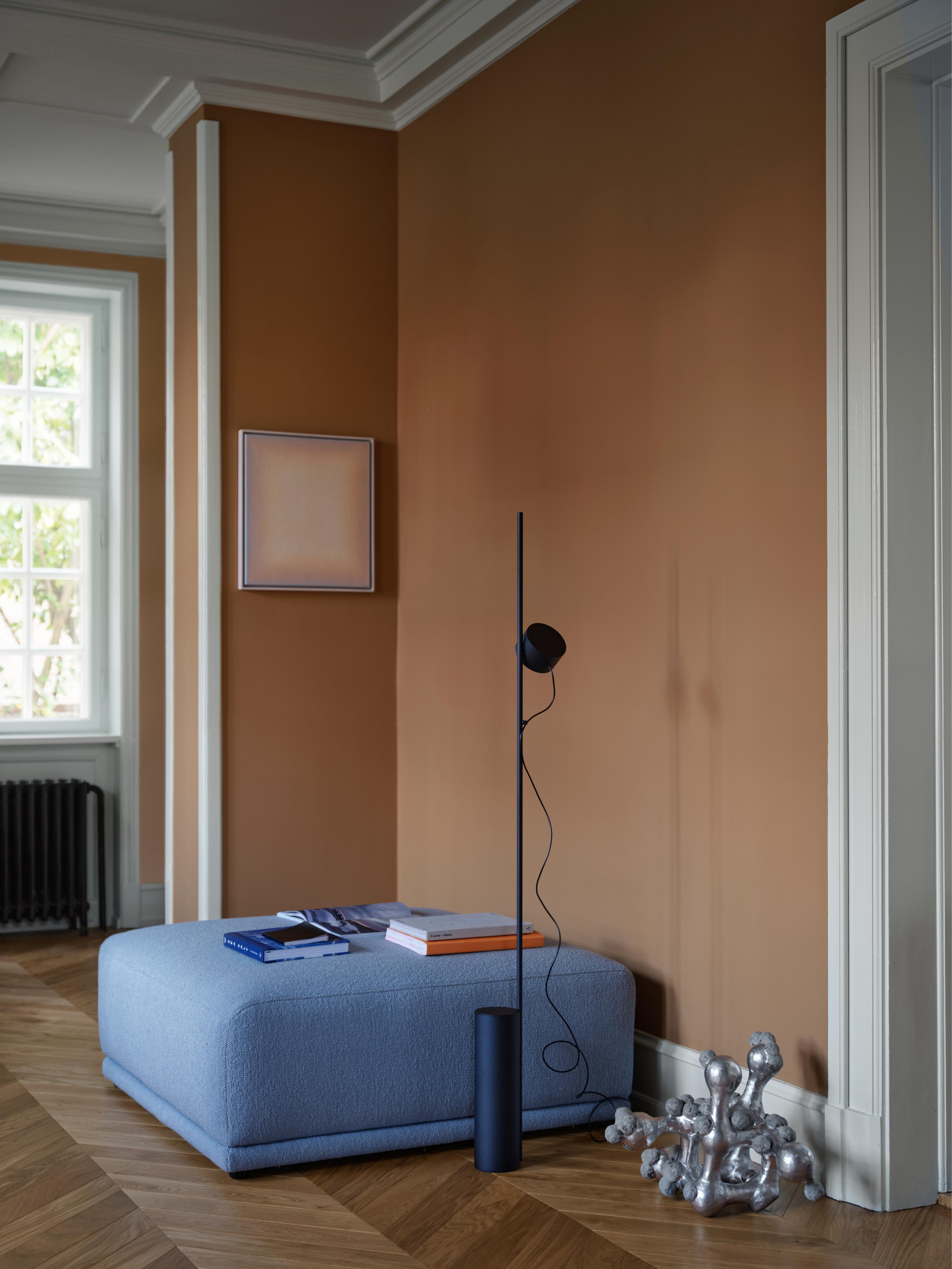 POST Floor Lamp Black