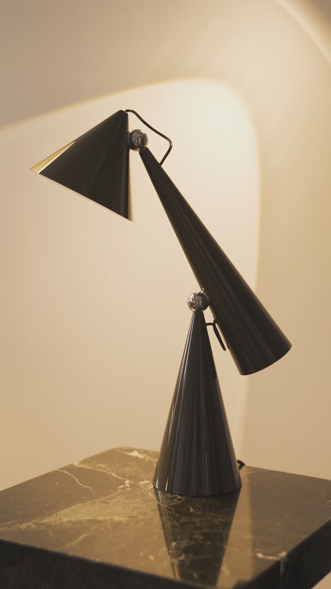 Lampa stołowa POSE złoty