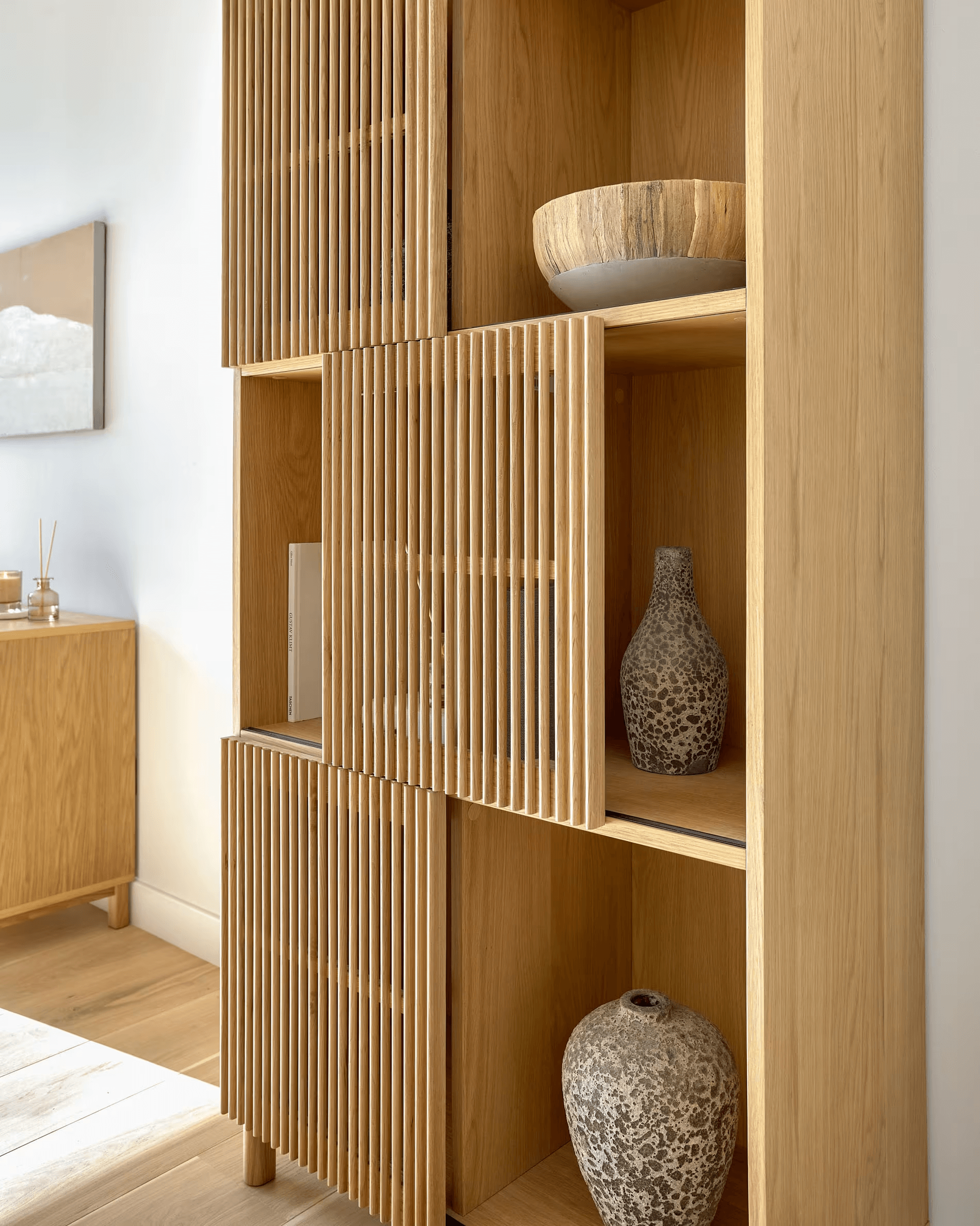 Regał BEYLA lite drewno dębowe La Forma Eye on Design