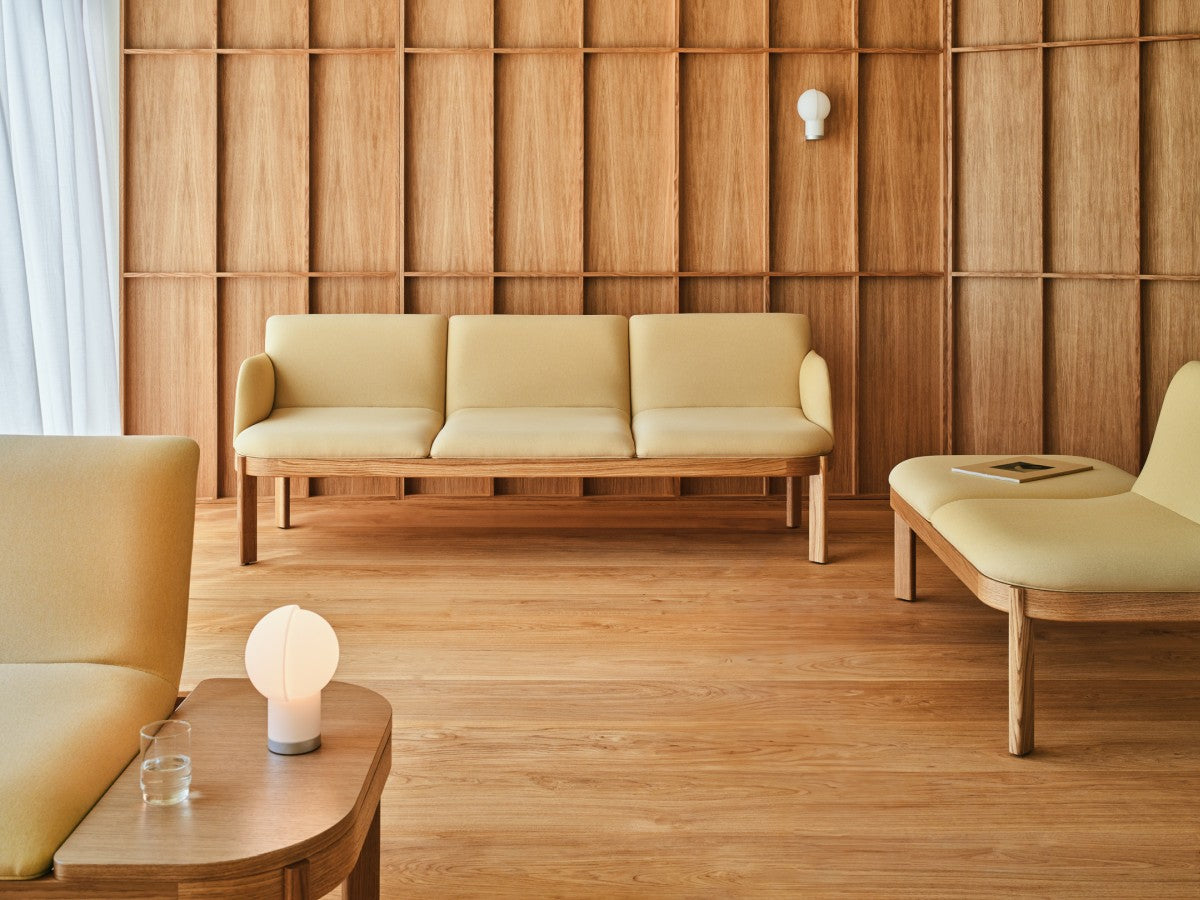 Upholstered bench with ramps of the wooden base