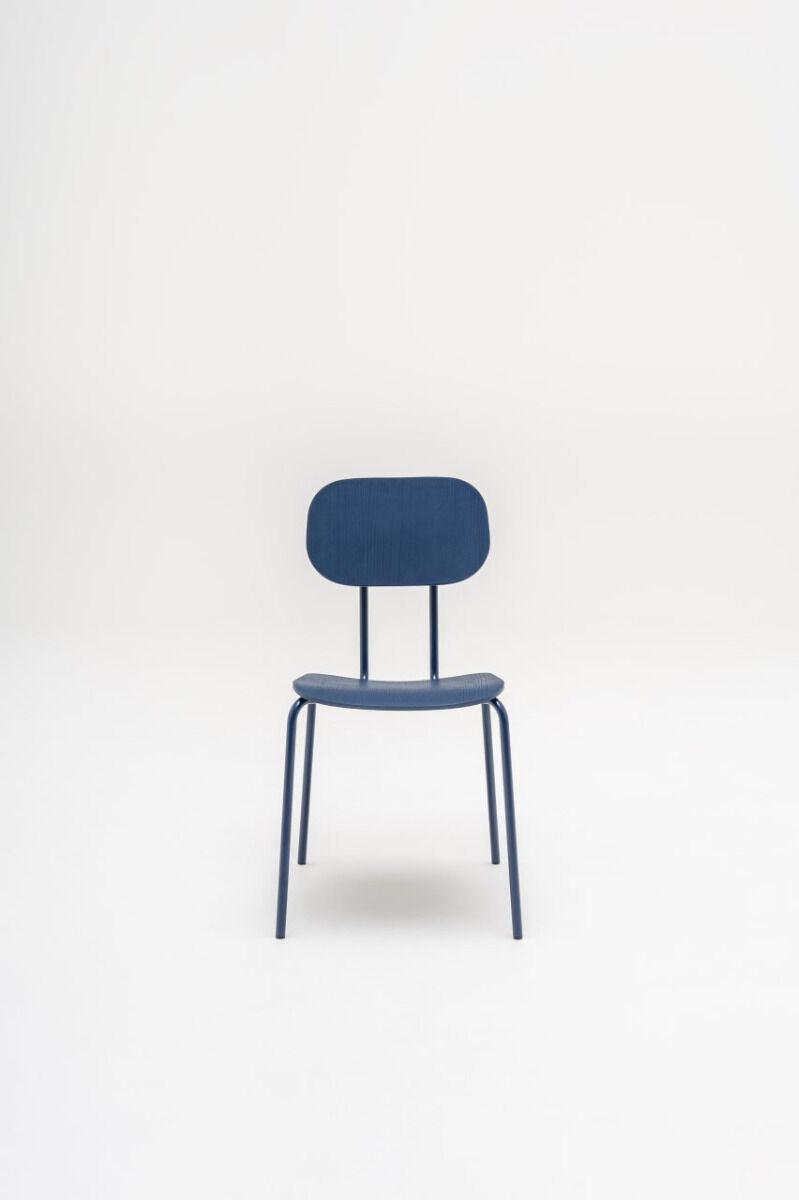 Krzesło NEW SCHOOL czerwona podstawa – .mdd