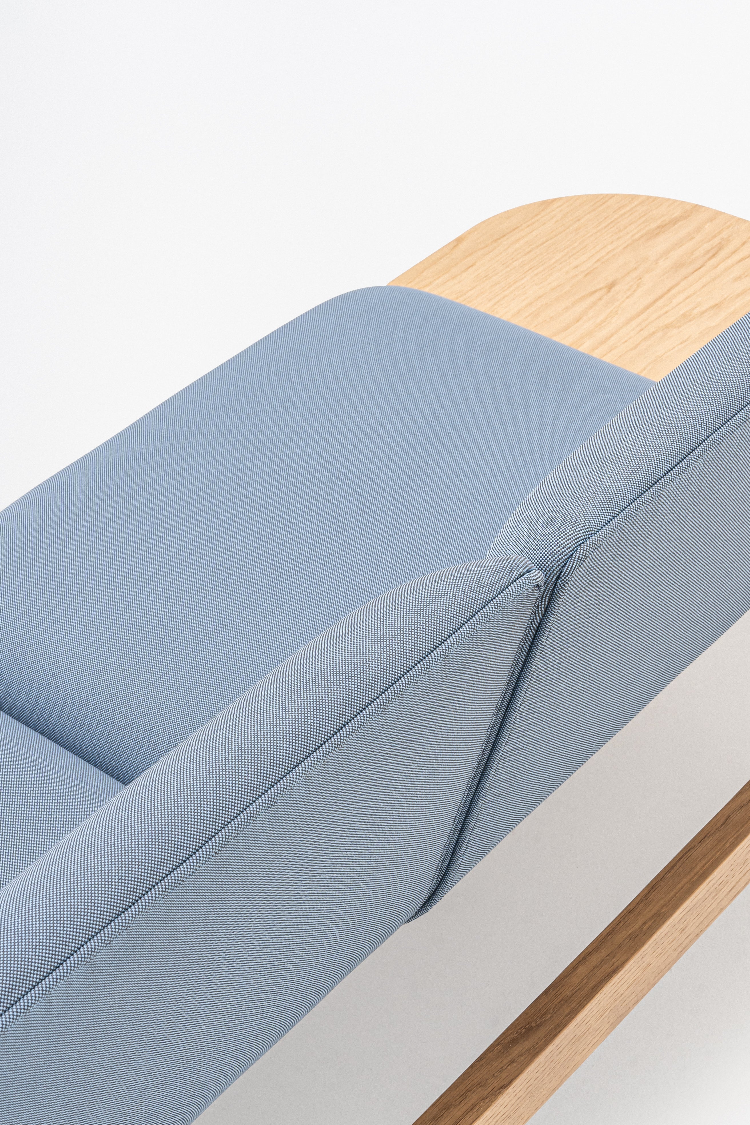 Upholstered bench with ramps of the wooden base