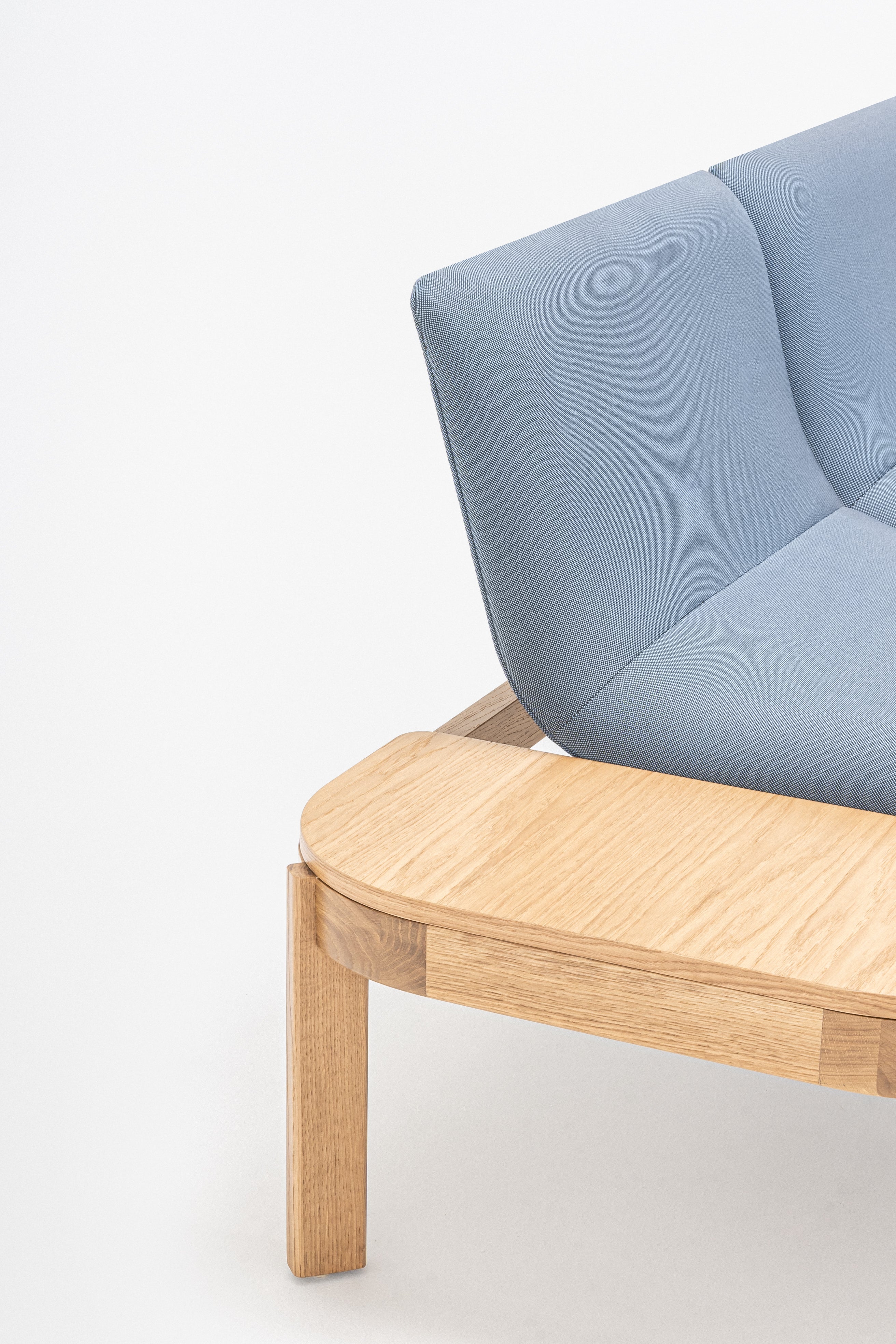 Upholstered bench with ramps of the wooden base
