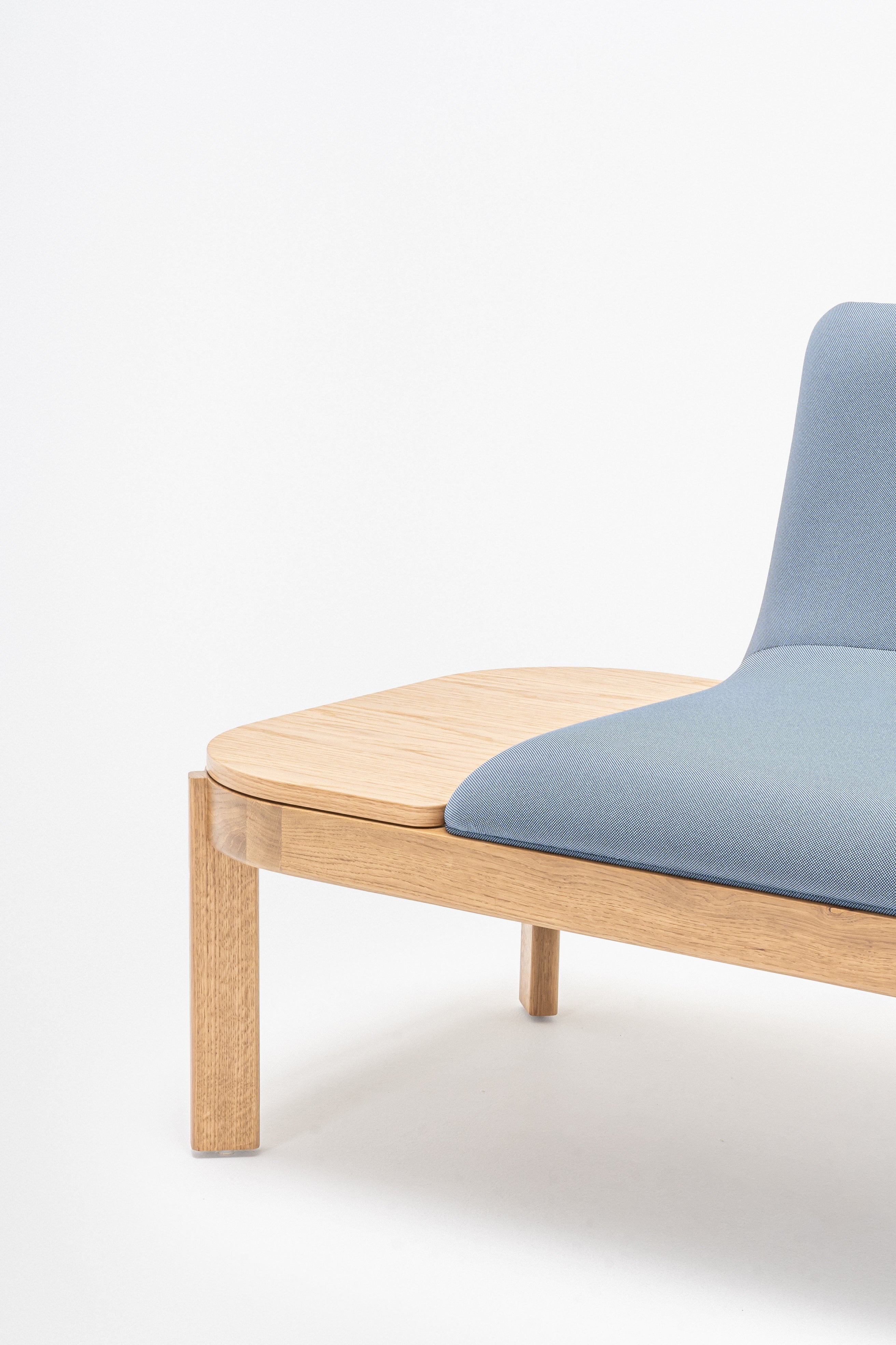 Upholstered bench with ramps of the wooden base