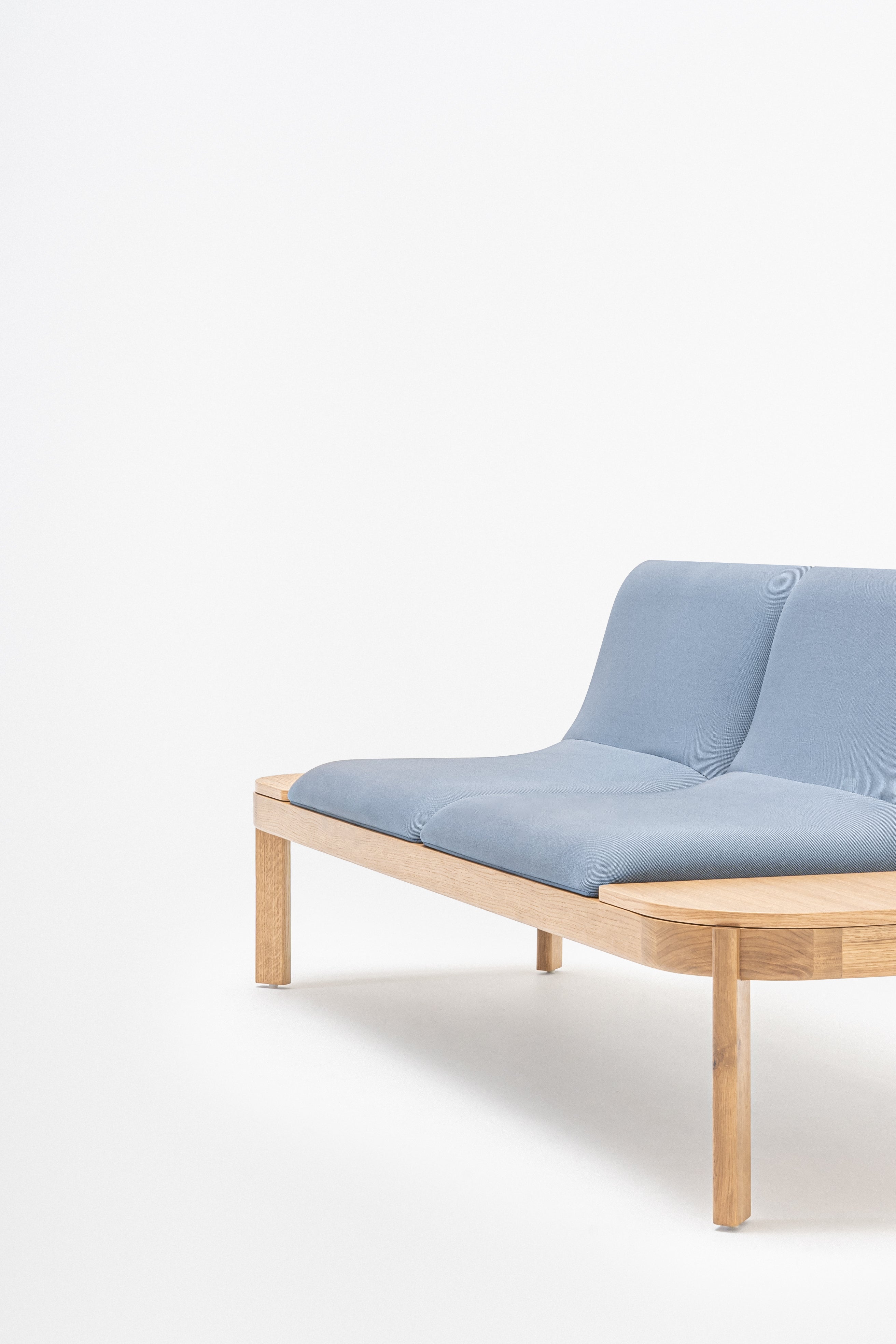 Upholstered bench with ramps of the wooden base