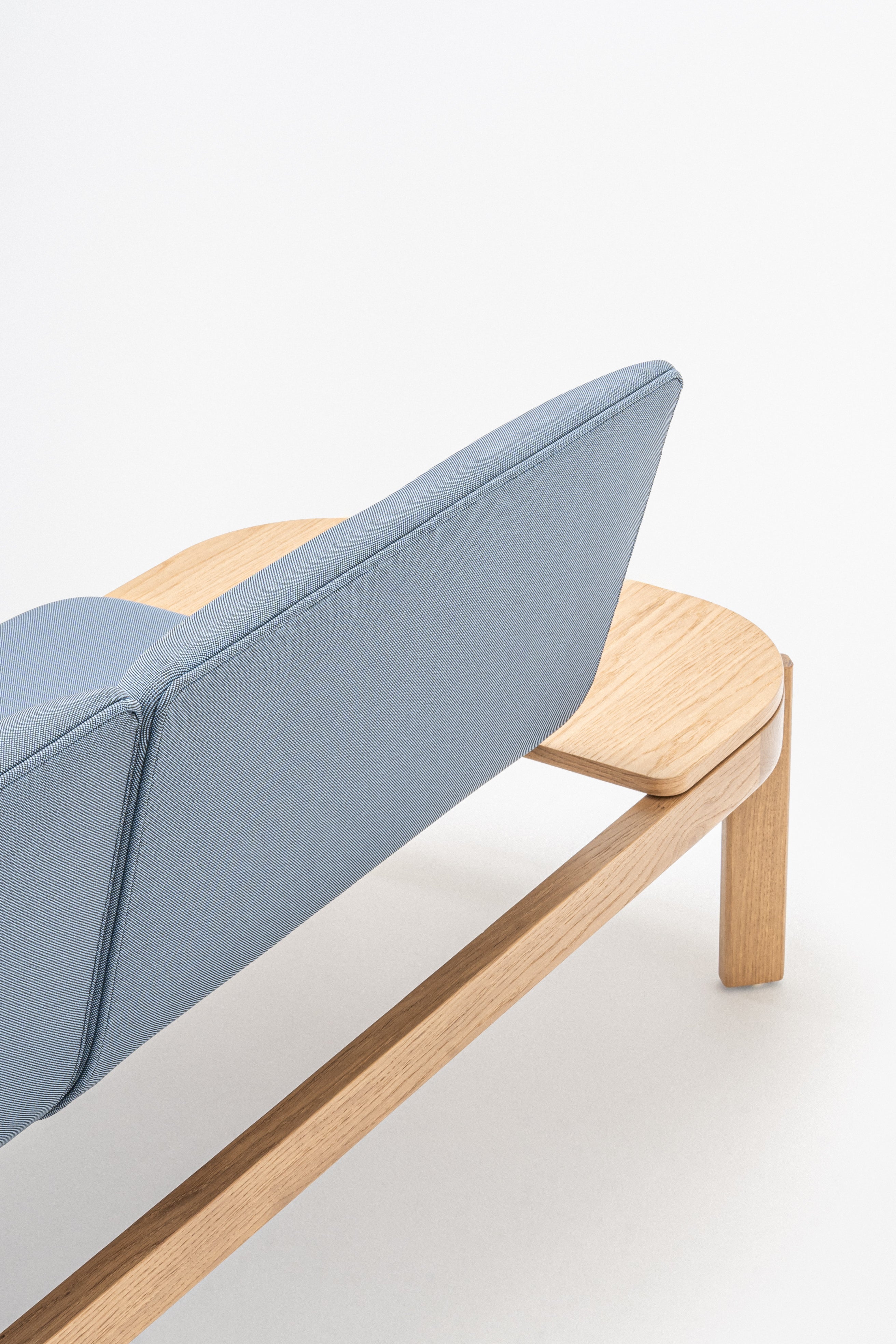 Upholstered bench with ramps of the wooden base