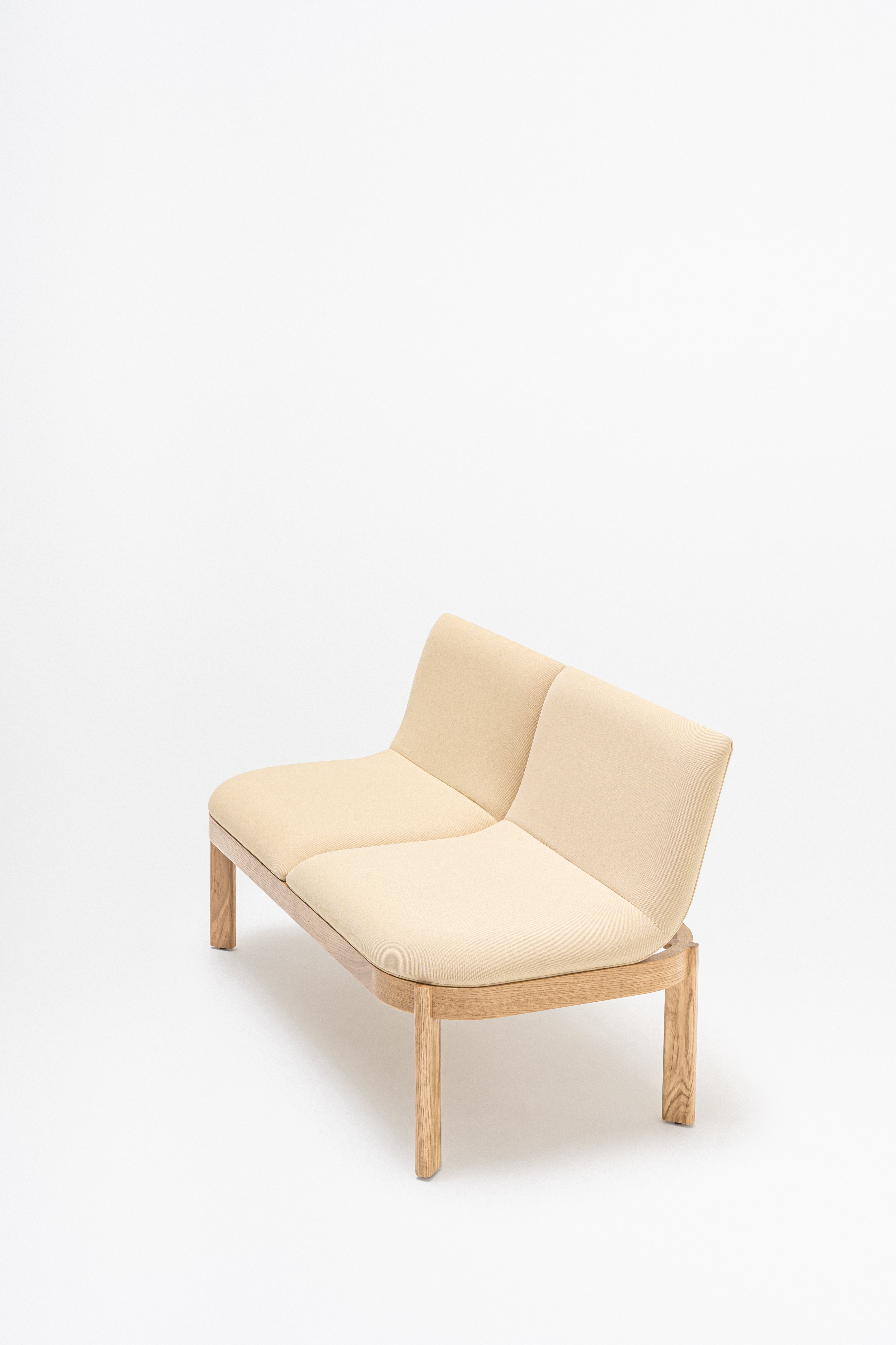 Upholstered bench with ramps of the wooden base