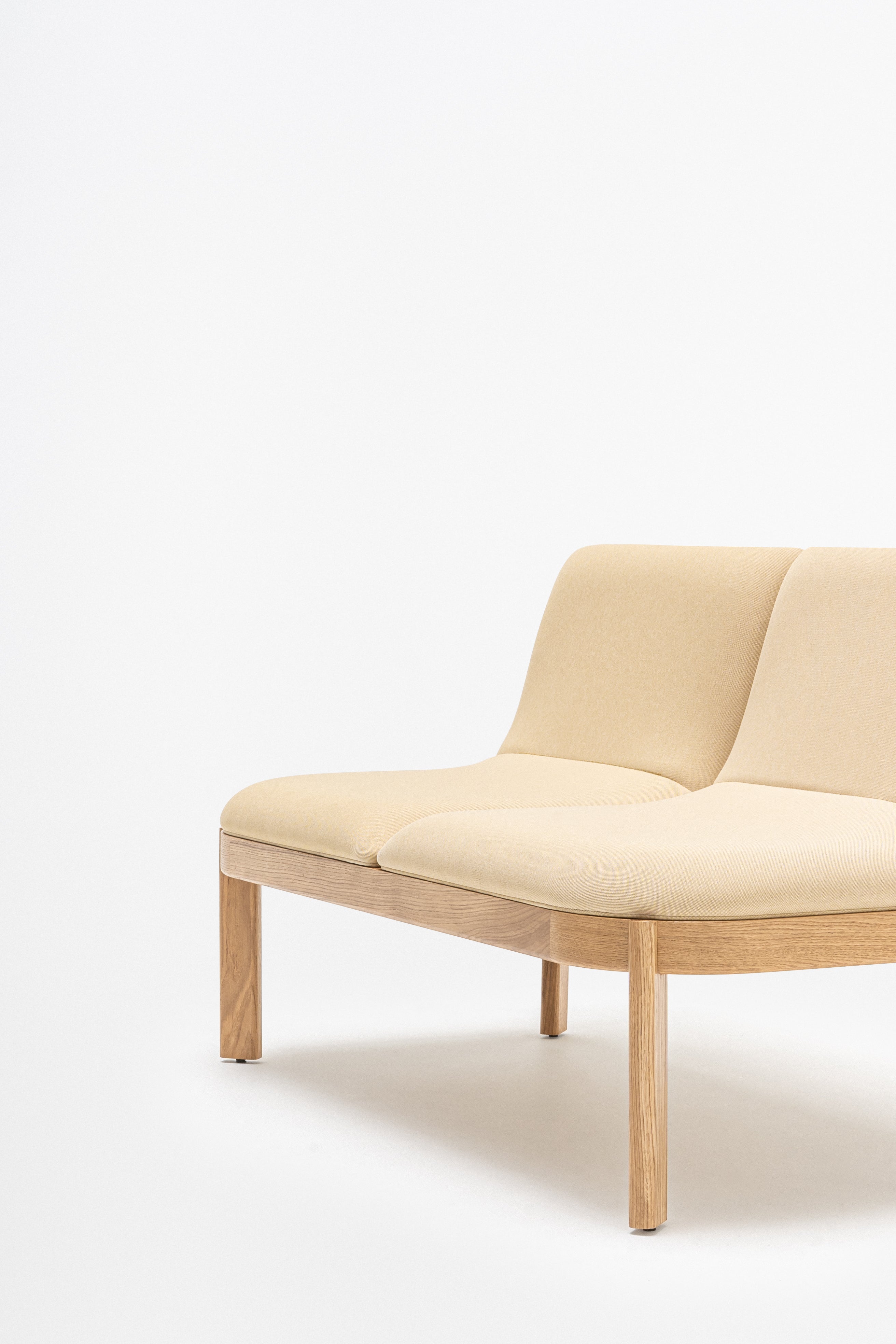 Upholstered bench with ramps of the wooden base