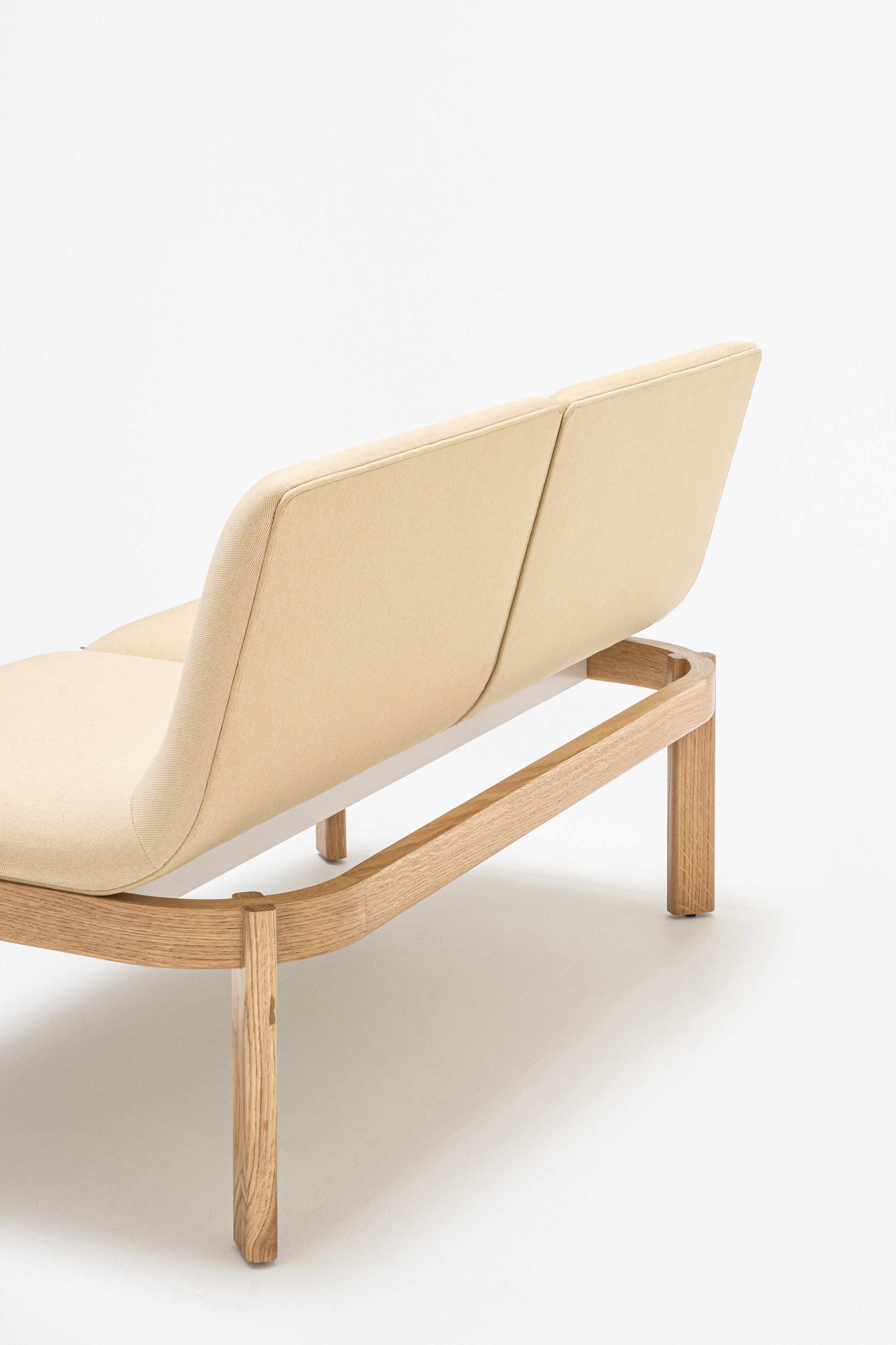Upholstered bench with ramps of the wooden base