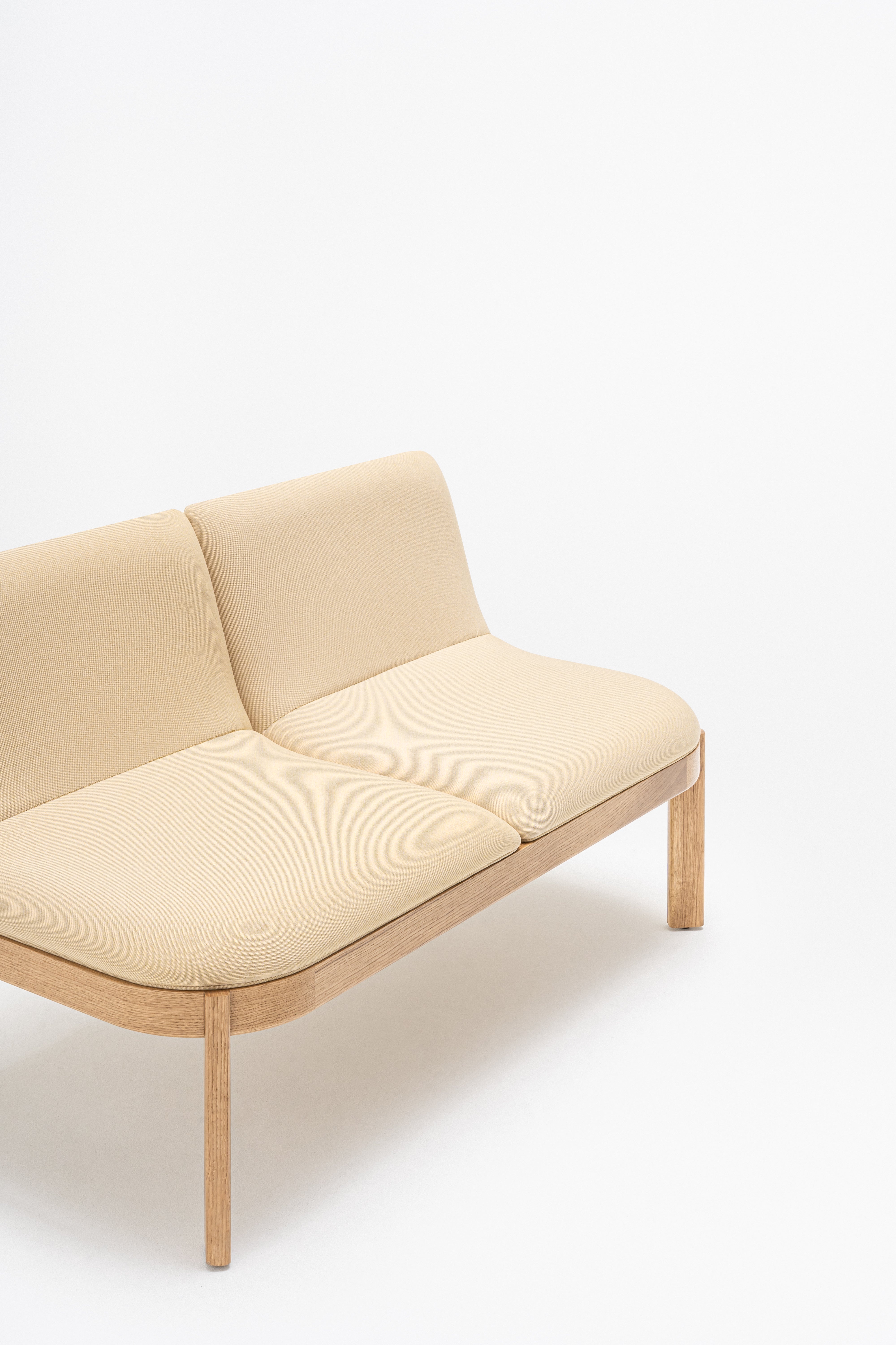 Upholstered bench with ramps of the wooden base