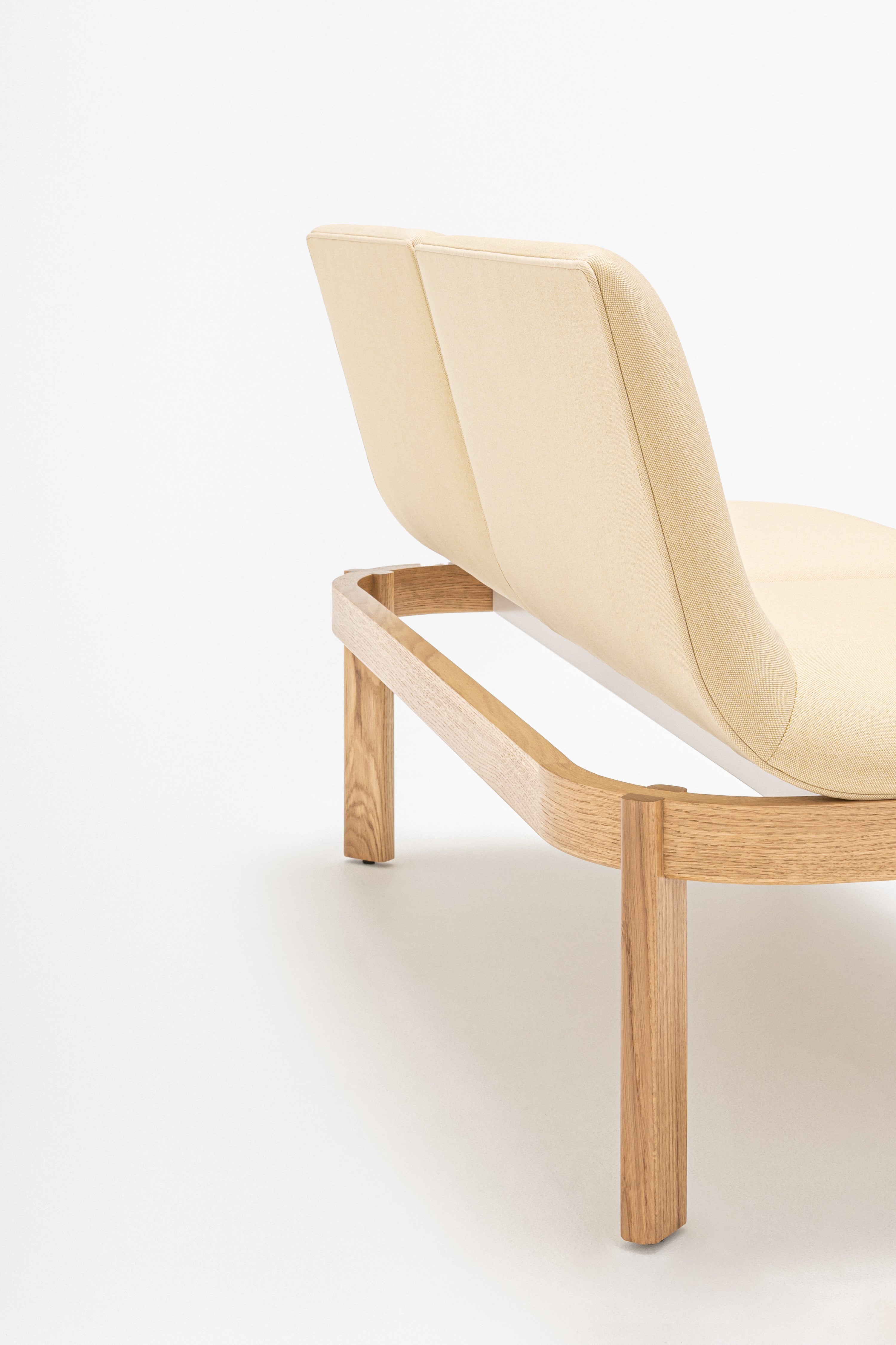 Upholstered bench with ramps of the wooden base
