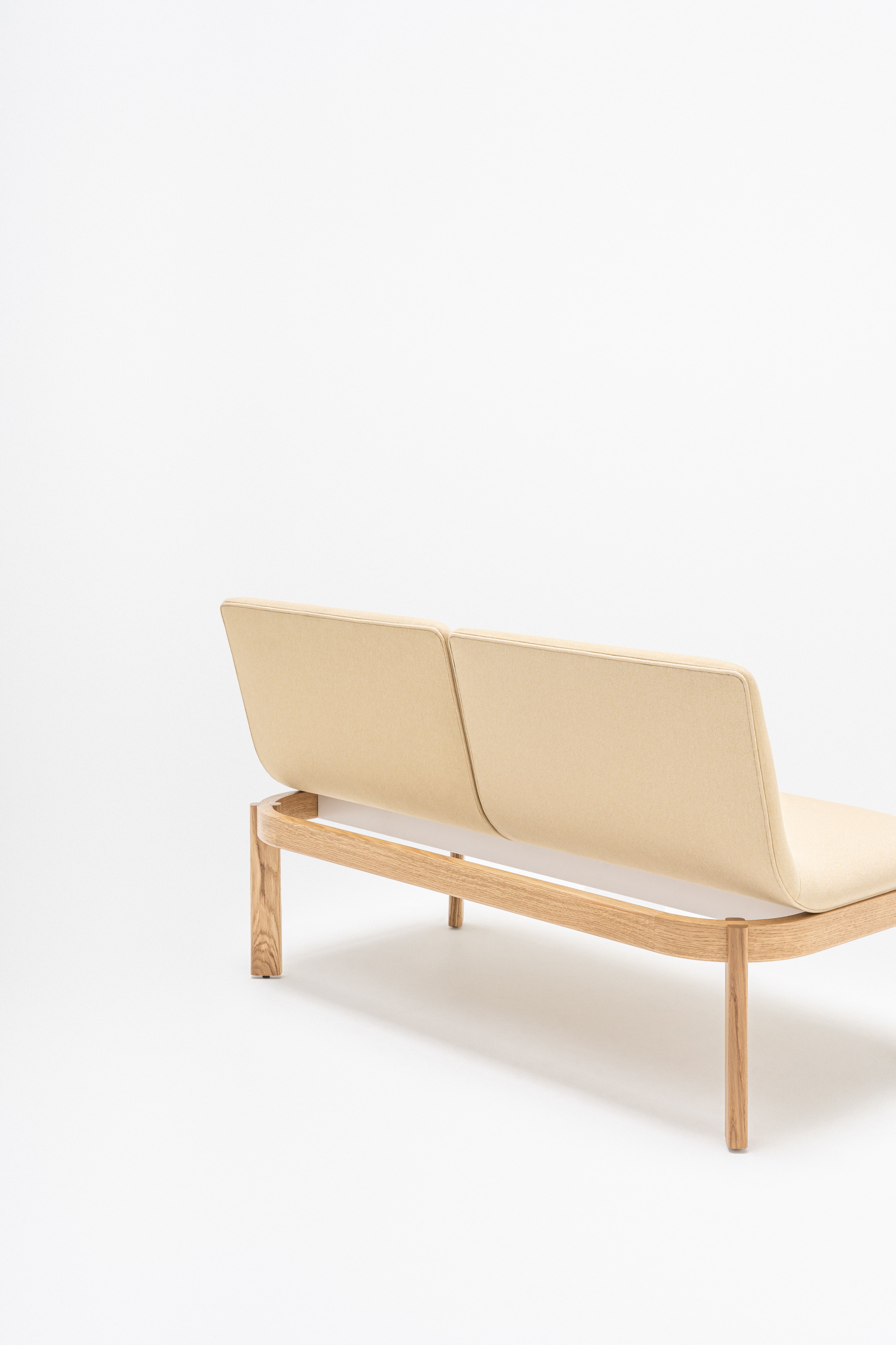Upholstered bench with ramps of the wooden base
