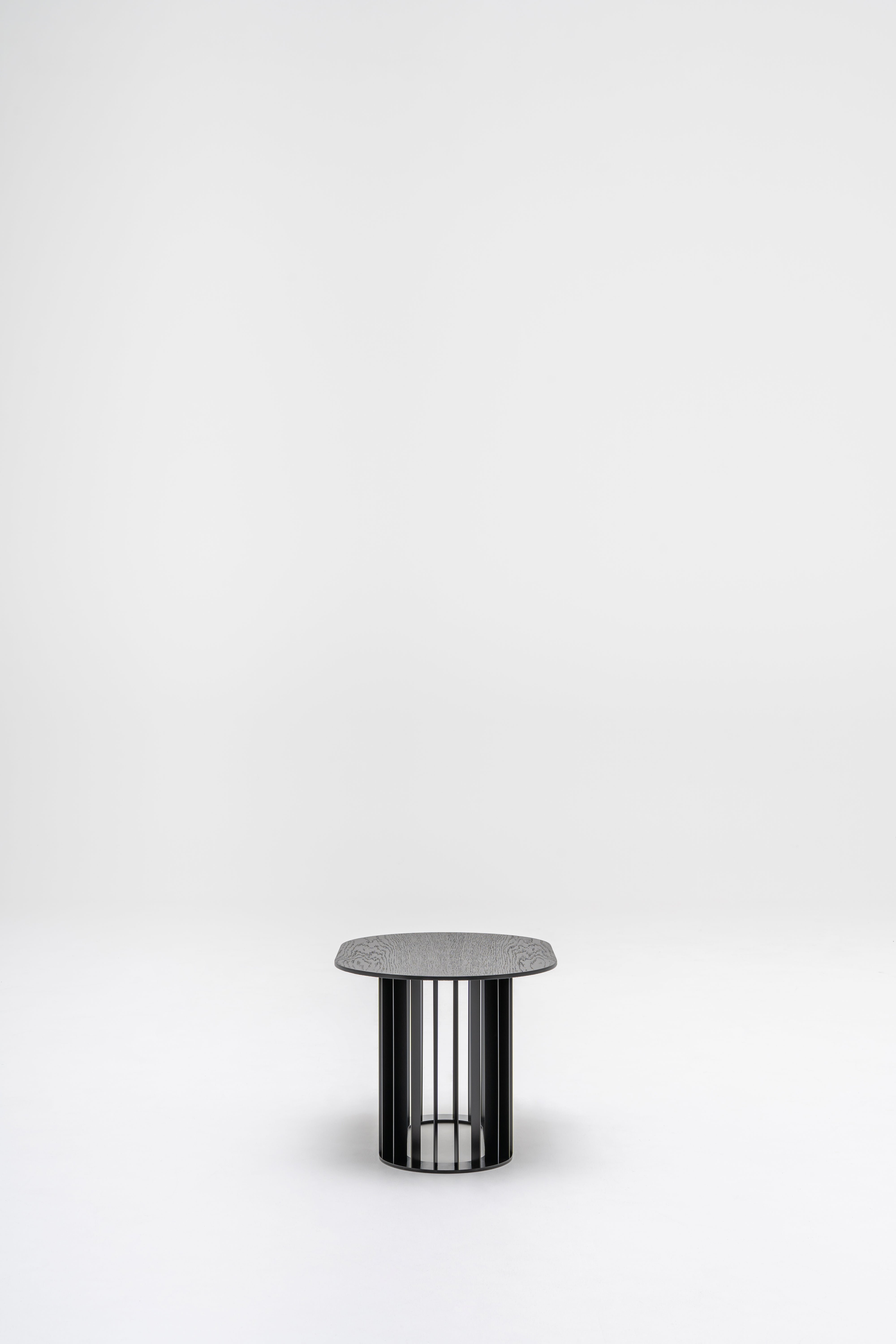 Rollen Sie Furnier Couchtisch mit einer Metallbasis