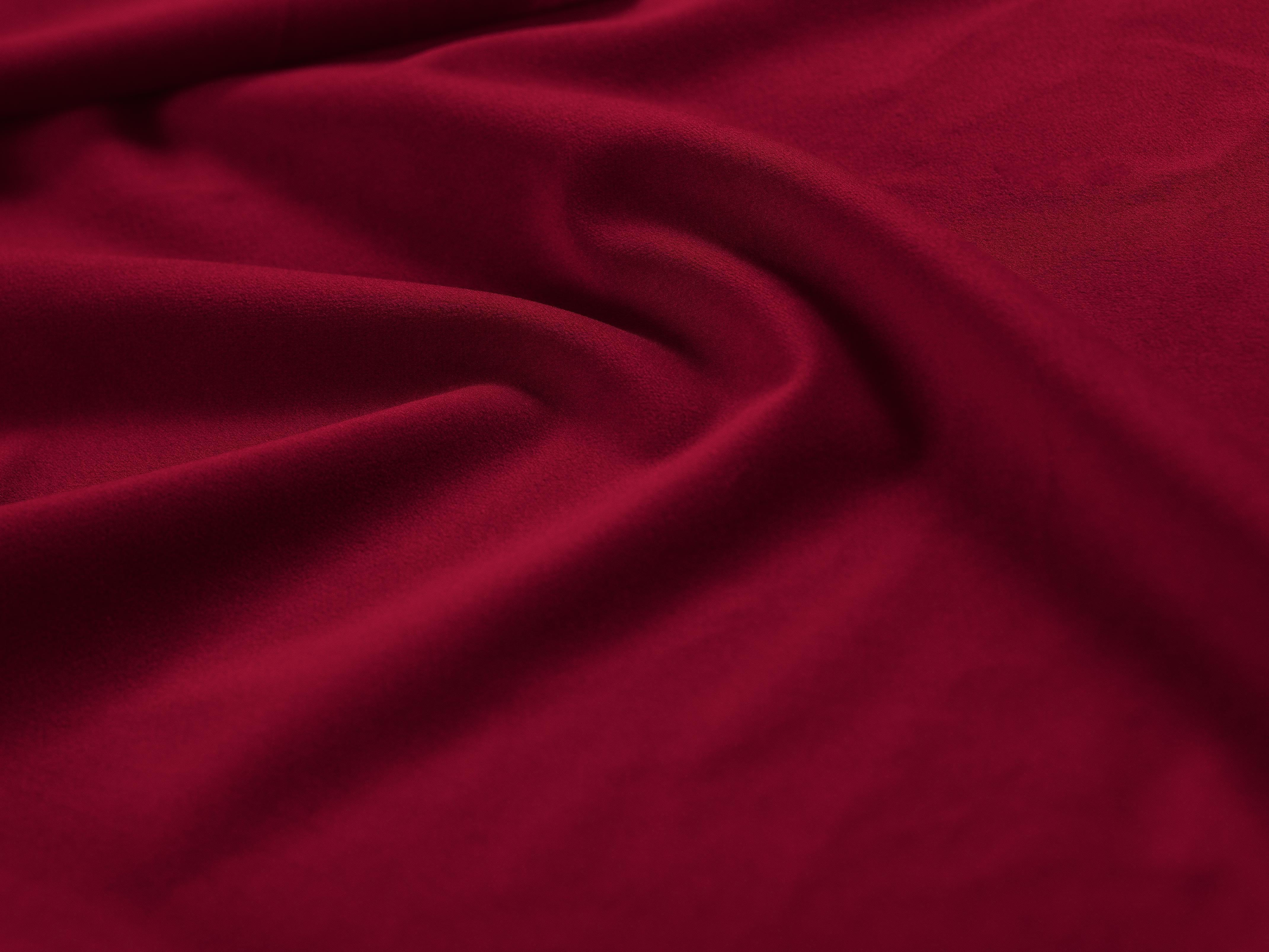 Sofa aksamitna 2-osobowa MADARA czerwony ze złotą podstawą Mazzini Sofas Eye on Design
