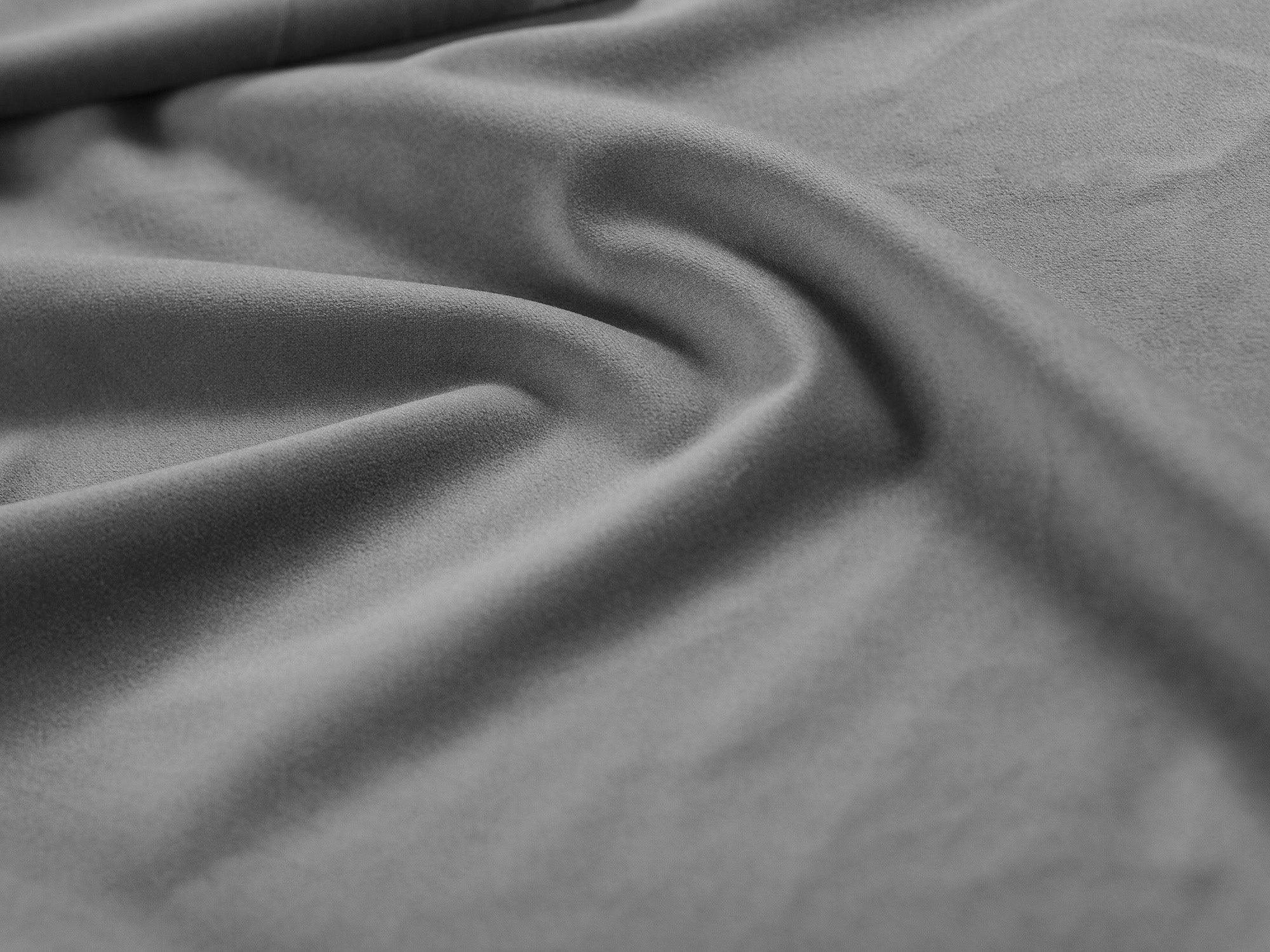 Sofa aksamitna 3-osobowa SKYLER szary Interieurs 86 Eye on Design