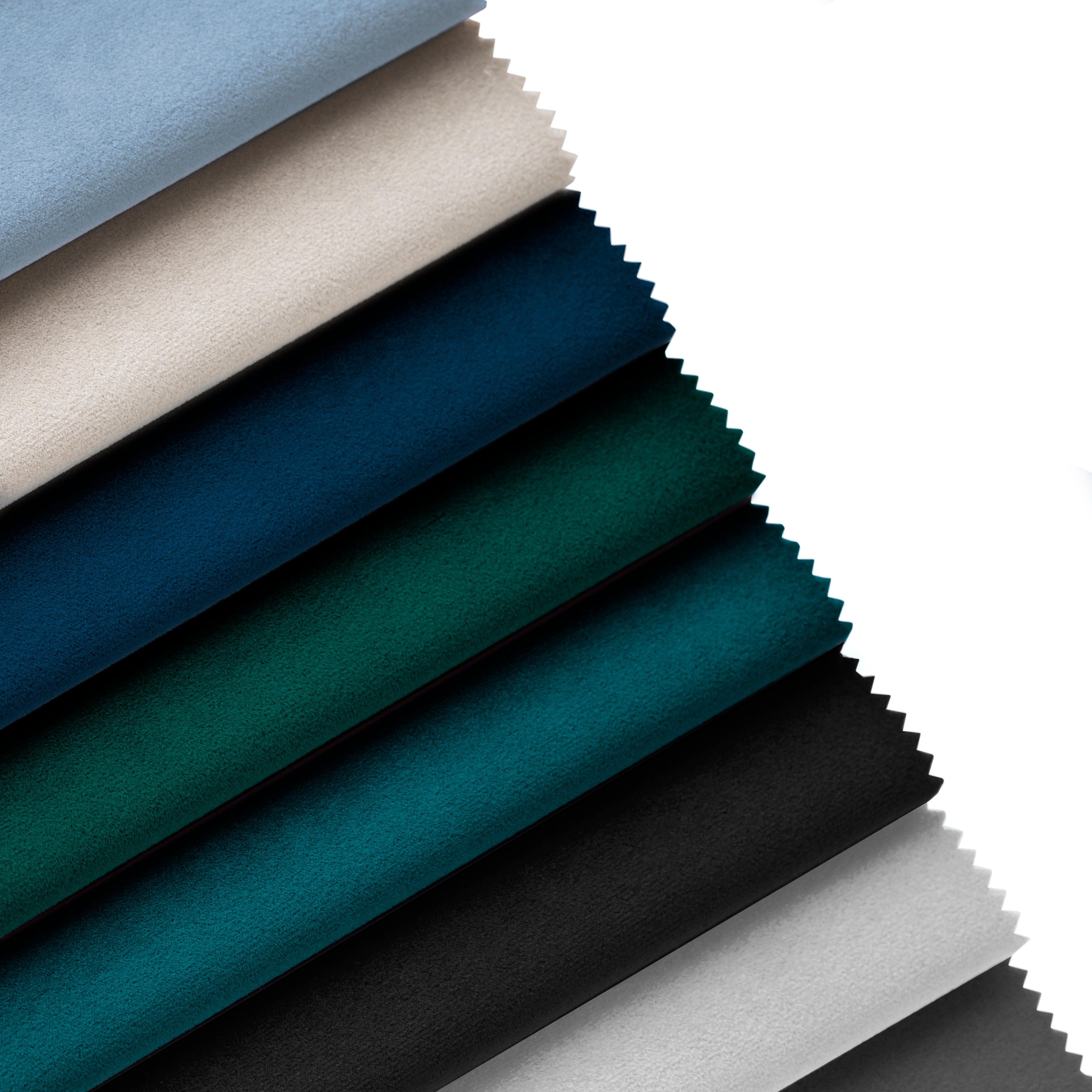 Sofa aksamitna 3-osobowa VIENNA czarny z czarną podstawą Cosmopolitan Design Eye on Design