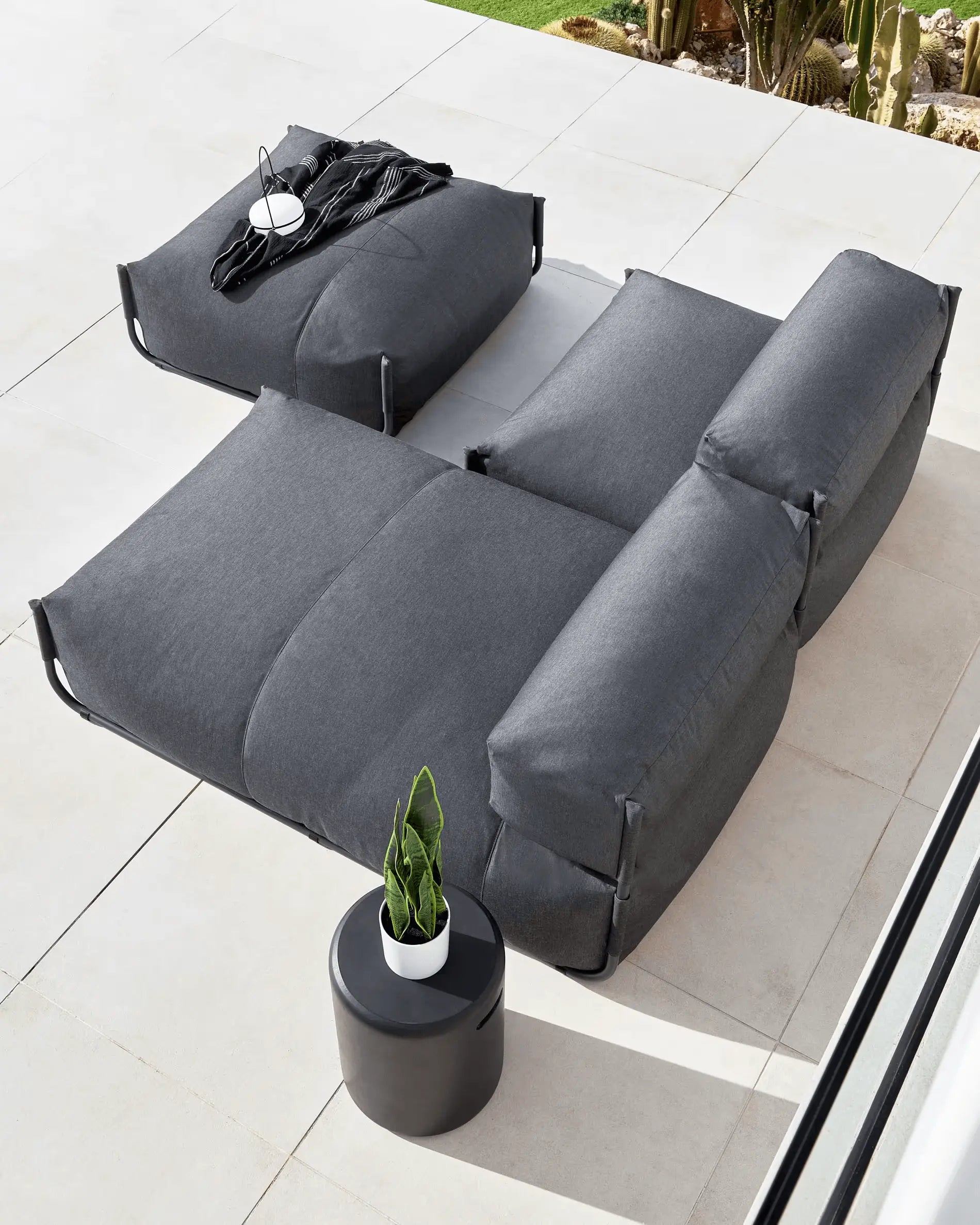 Sofa modułowa ogrodowa SQUARE - puf ciemnoszary – Kave Home