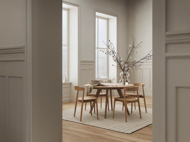 Runder Tisch SOFT MOOD mit Basis aus dunklem Eichenholz
