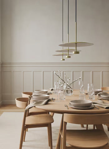 Runder Tisch SOFT MOOD mit Basis aus dunklem Eichenholz
