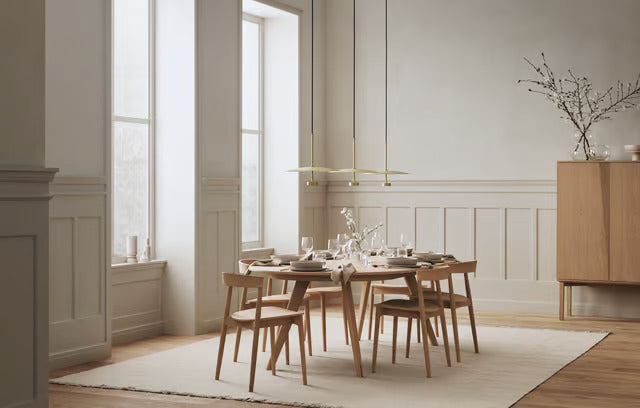Runder Tisch SOFT MOOD mit Basis aus dunklem Eichenholz