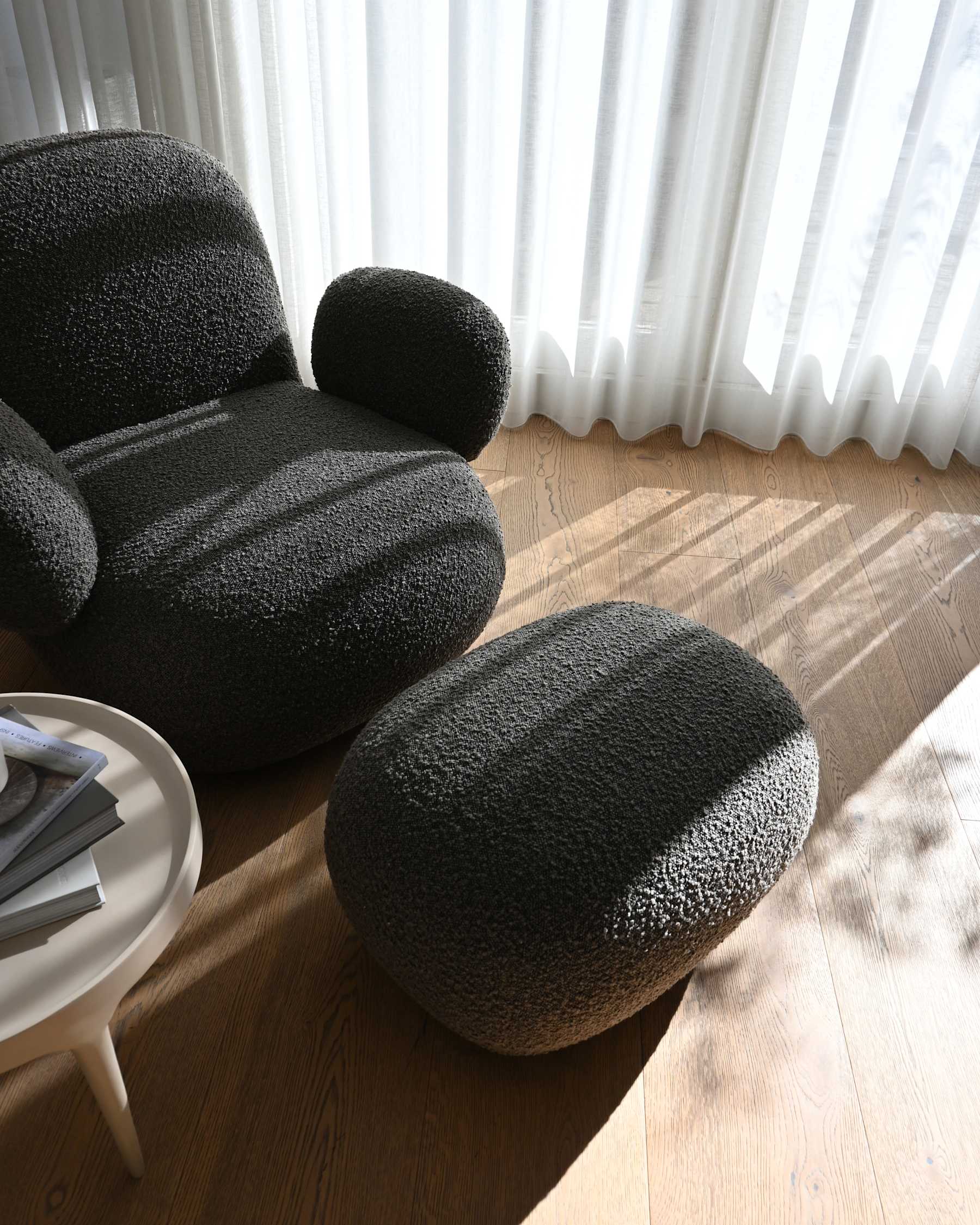 TOE FLAT Sessel graubraunes Bouclé