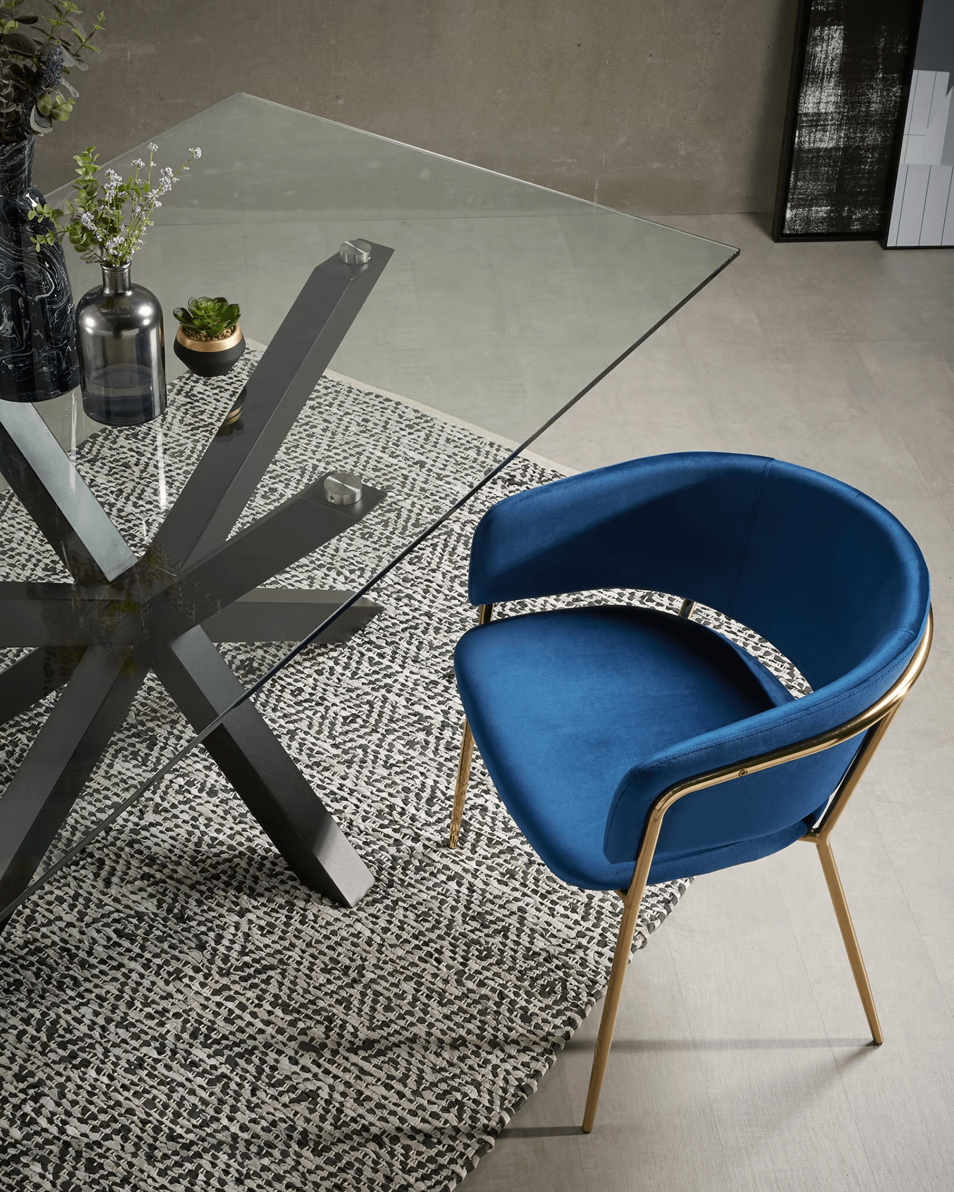 Stół ARGO szklany z czarną podstawą La Forma Eye on Design