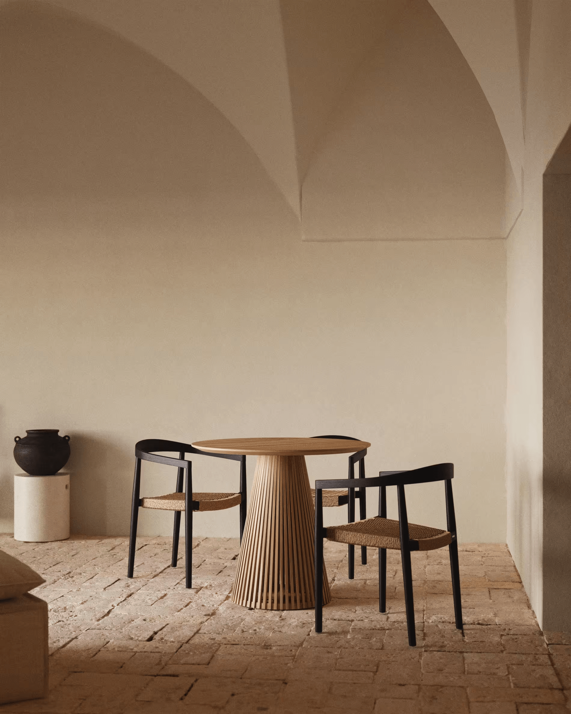Stół JEANETTE lite drewno tekowe La Forma Eye on Design