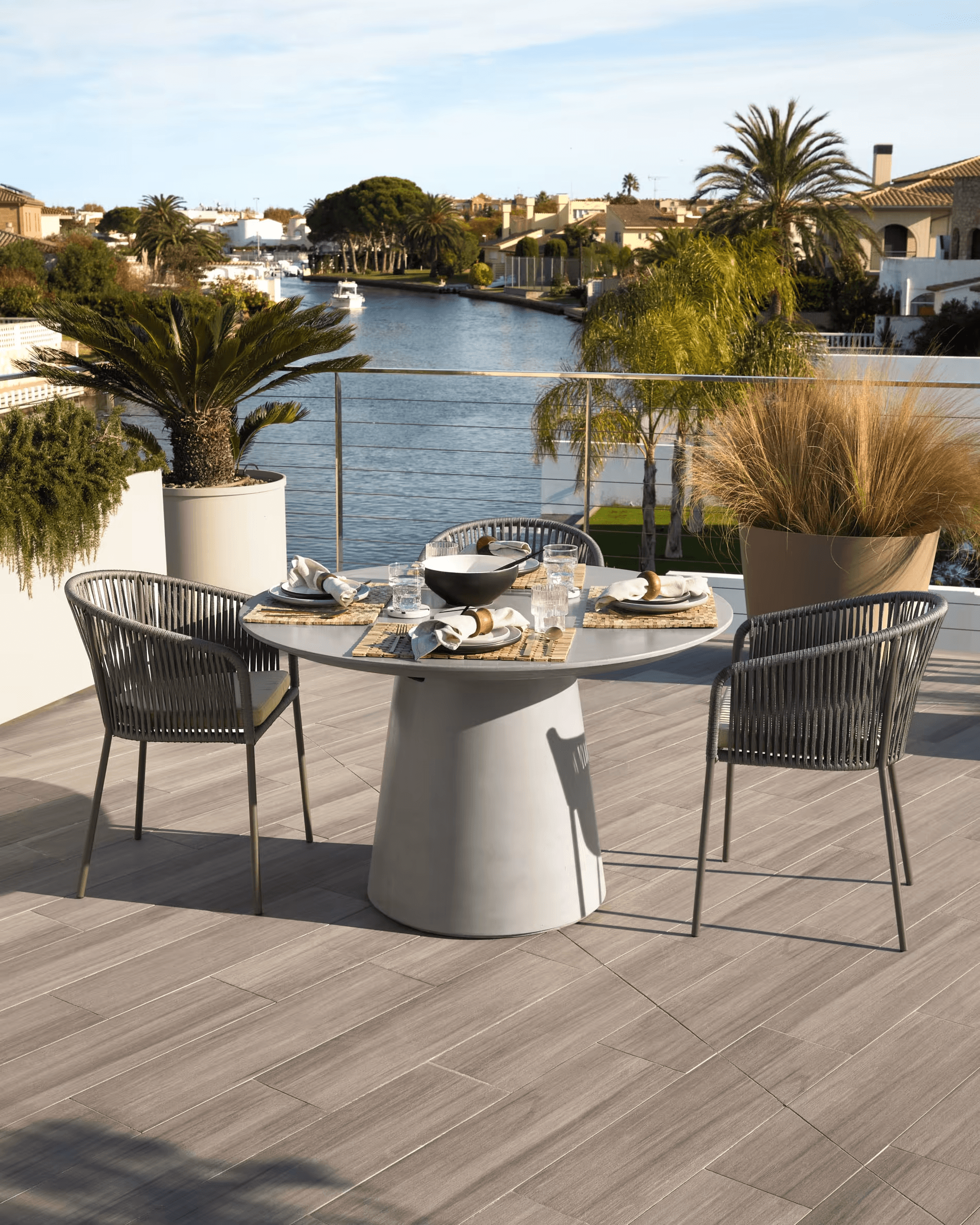 Stół ogrodowy ITAI szary cement La Forma Eye on Design