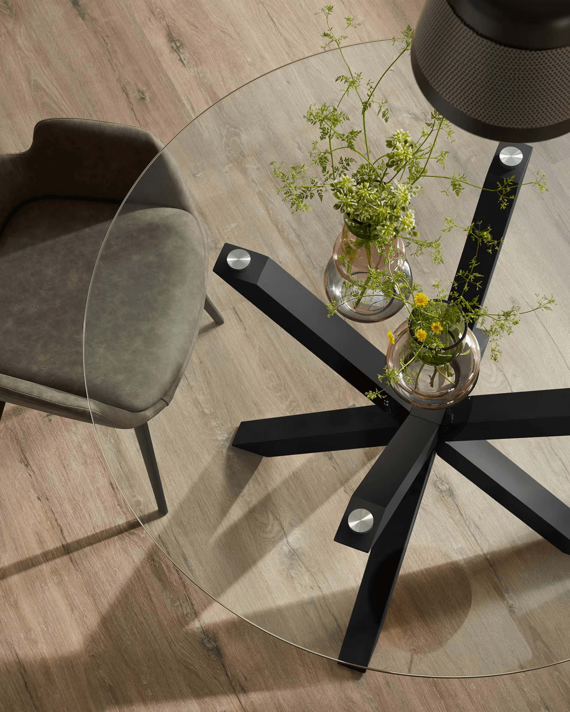 Stół okrągły ARGO szklany z czarną podstawą La Forma Eye on Design