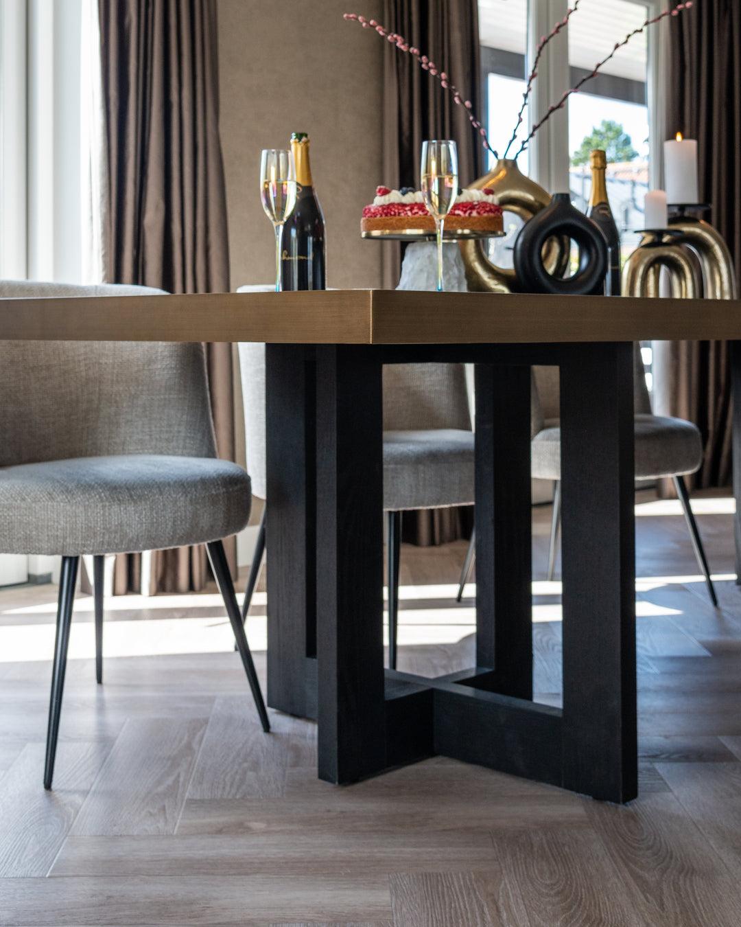 Stół prostokątny CAMBON fornir dębowy ze złotym Richmond Interiors Eye on Design