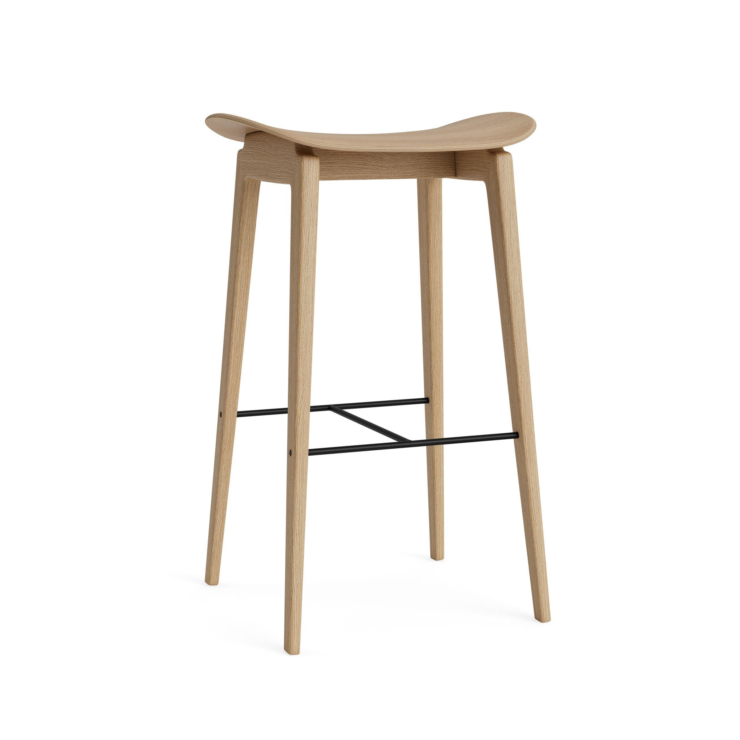 Stołek barowy NY11 dębowy NORR11 Eye on Design