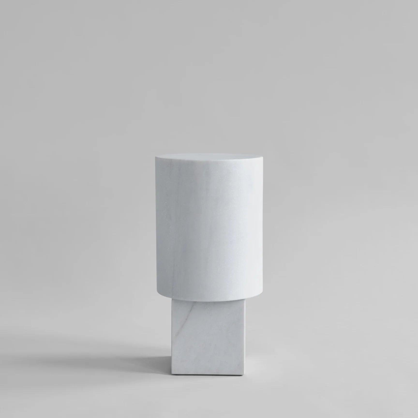 Stolik boczny COLUMN biały marmur 101 Copenhagen Eye on Design