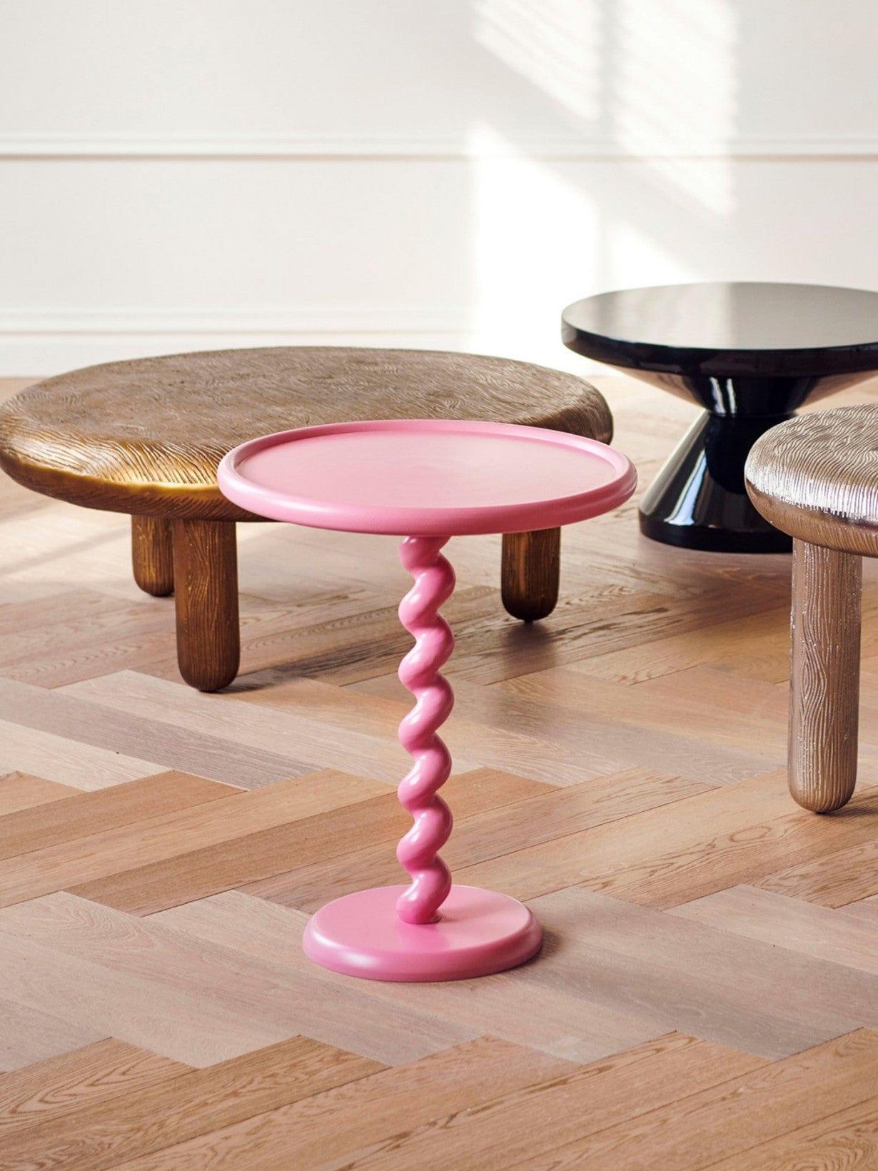 Stolik boczny TWISTER jasnoróżowy Pols Potten Eye on Design