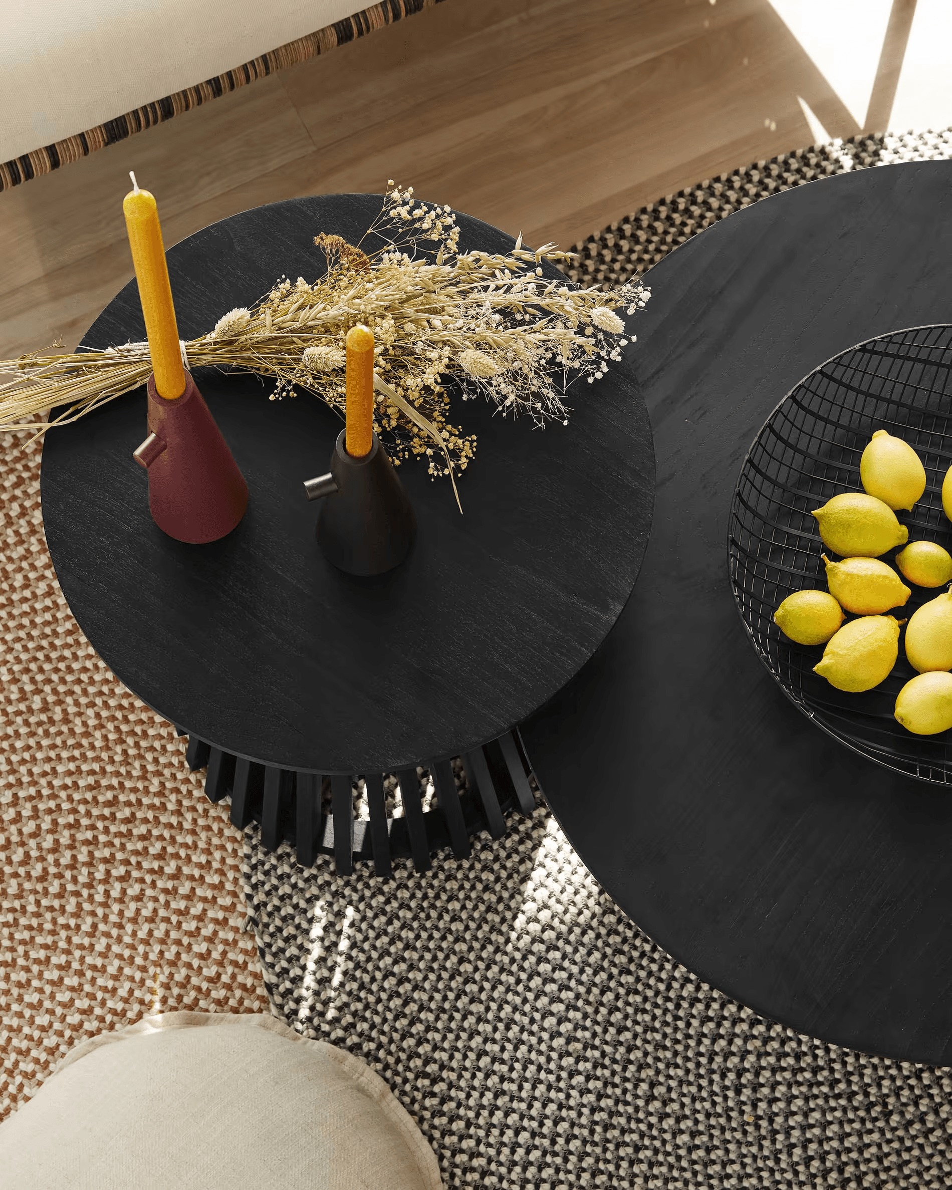 Stolik kawowy JEANETTE czarne drewno mindi La Forma Eye on Design