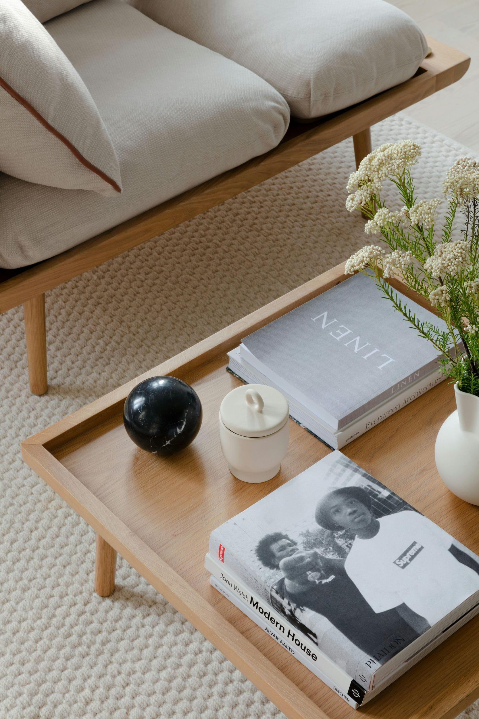 Stolik kawowy LOUNGE AROUND SHUFFLE dębowy UMAGE Eye on Design